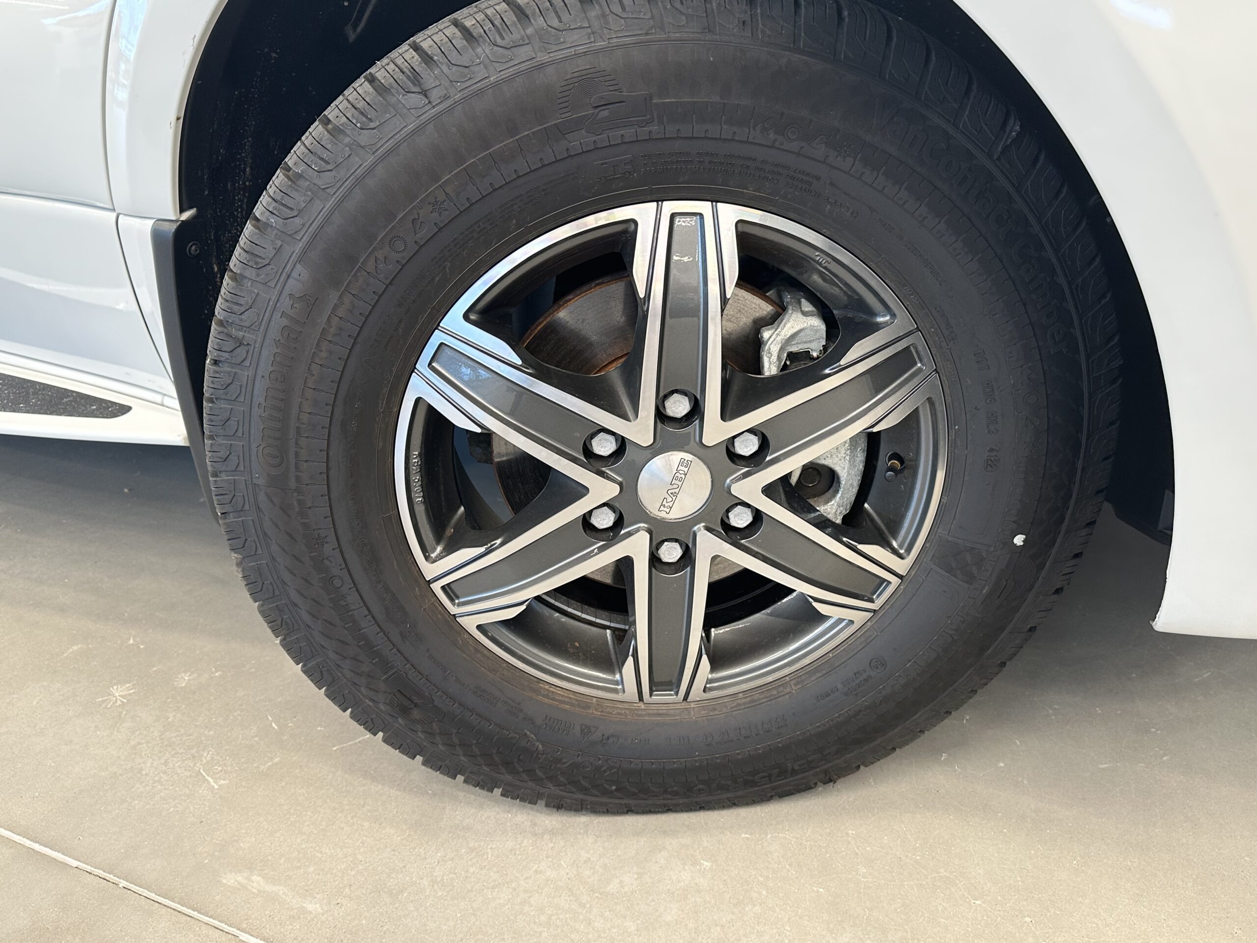 Kamper półinterga KABE Novum 750 LGB Light