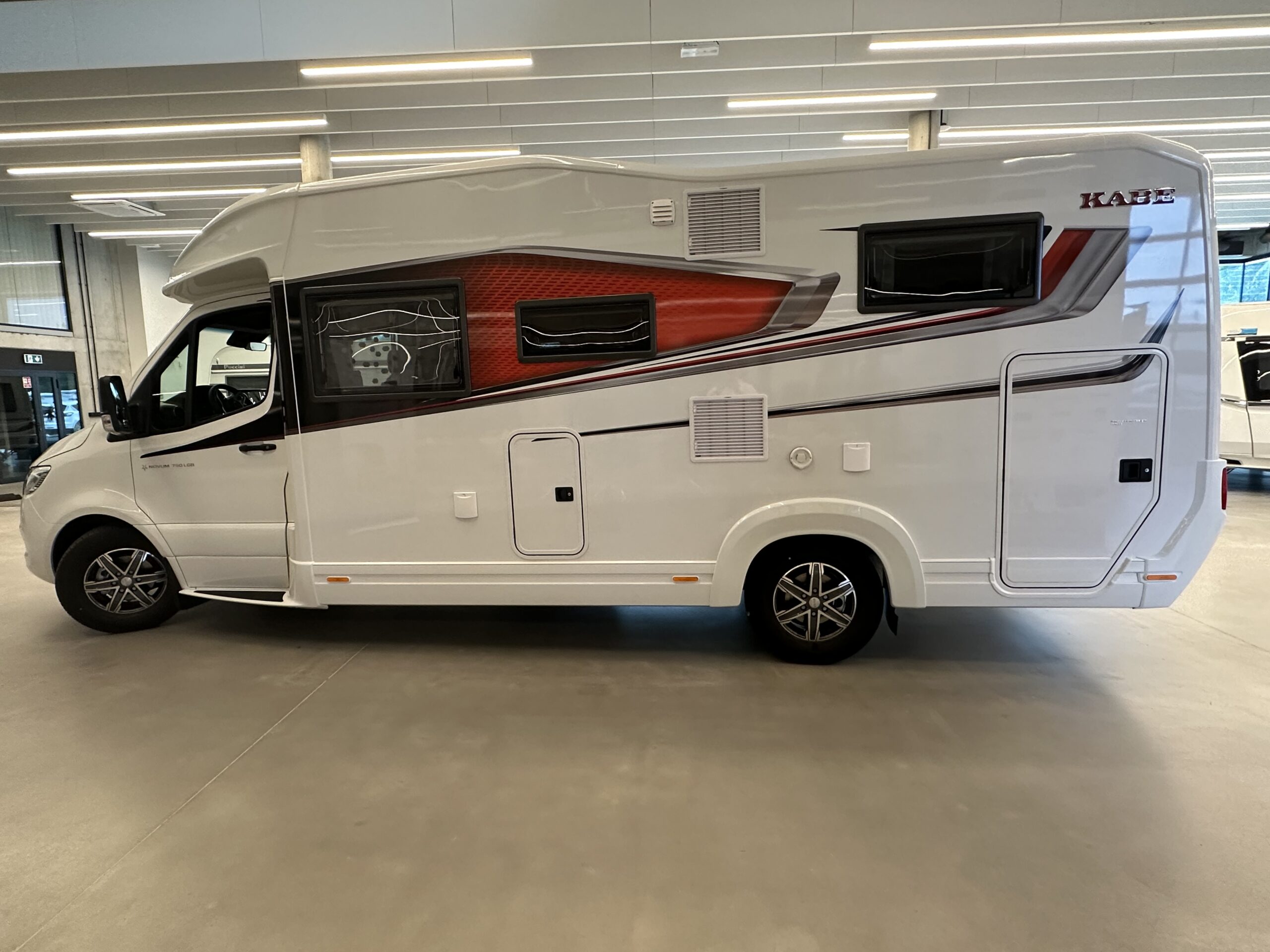 Kamper półinterga KABE Novum 750 LGB Light