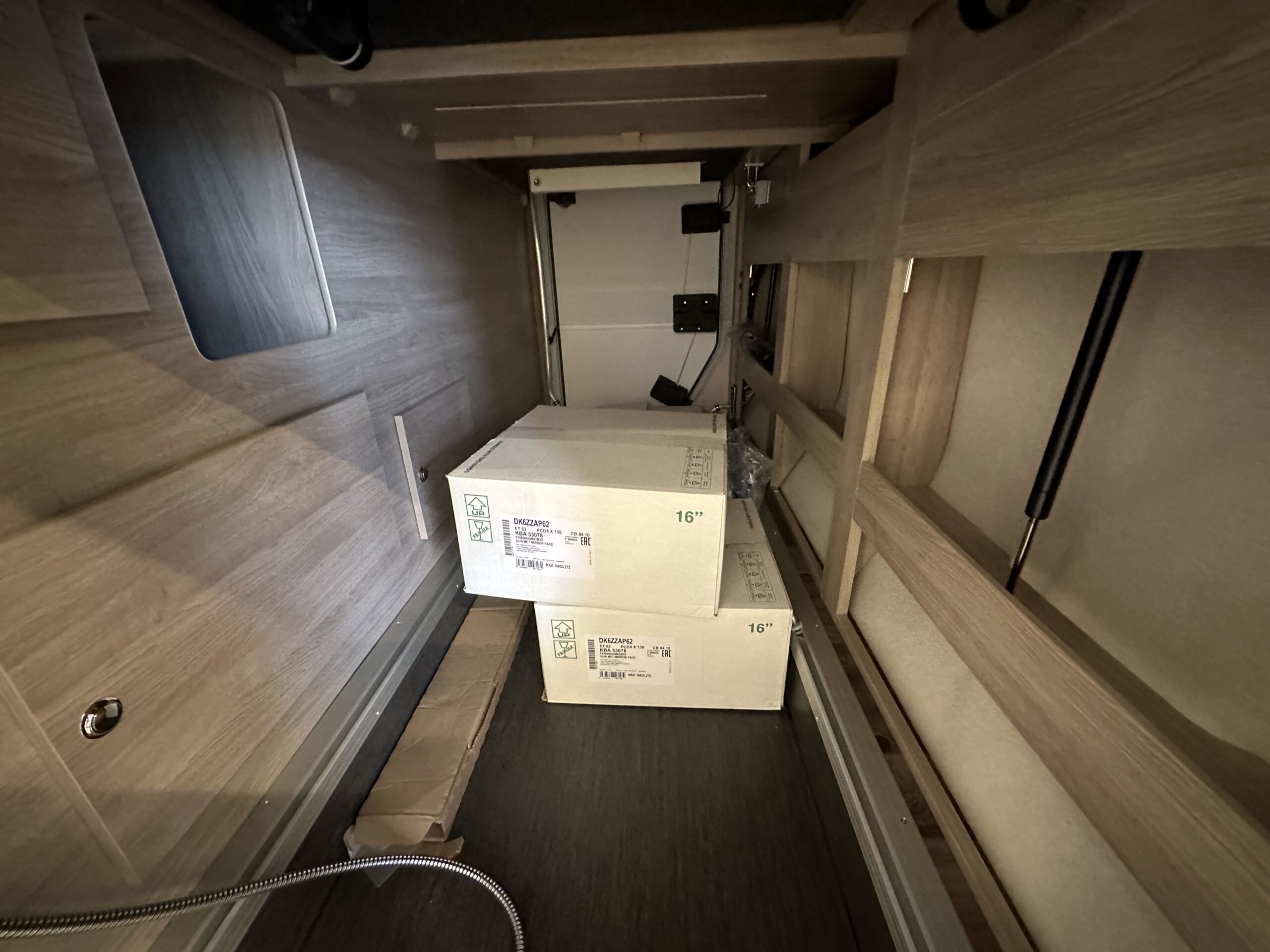 Kamper półinterga KABE Novum 750 LGB Light