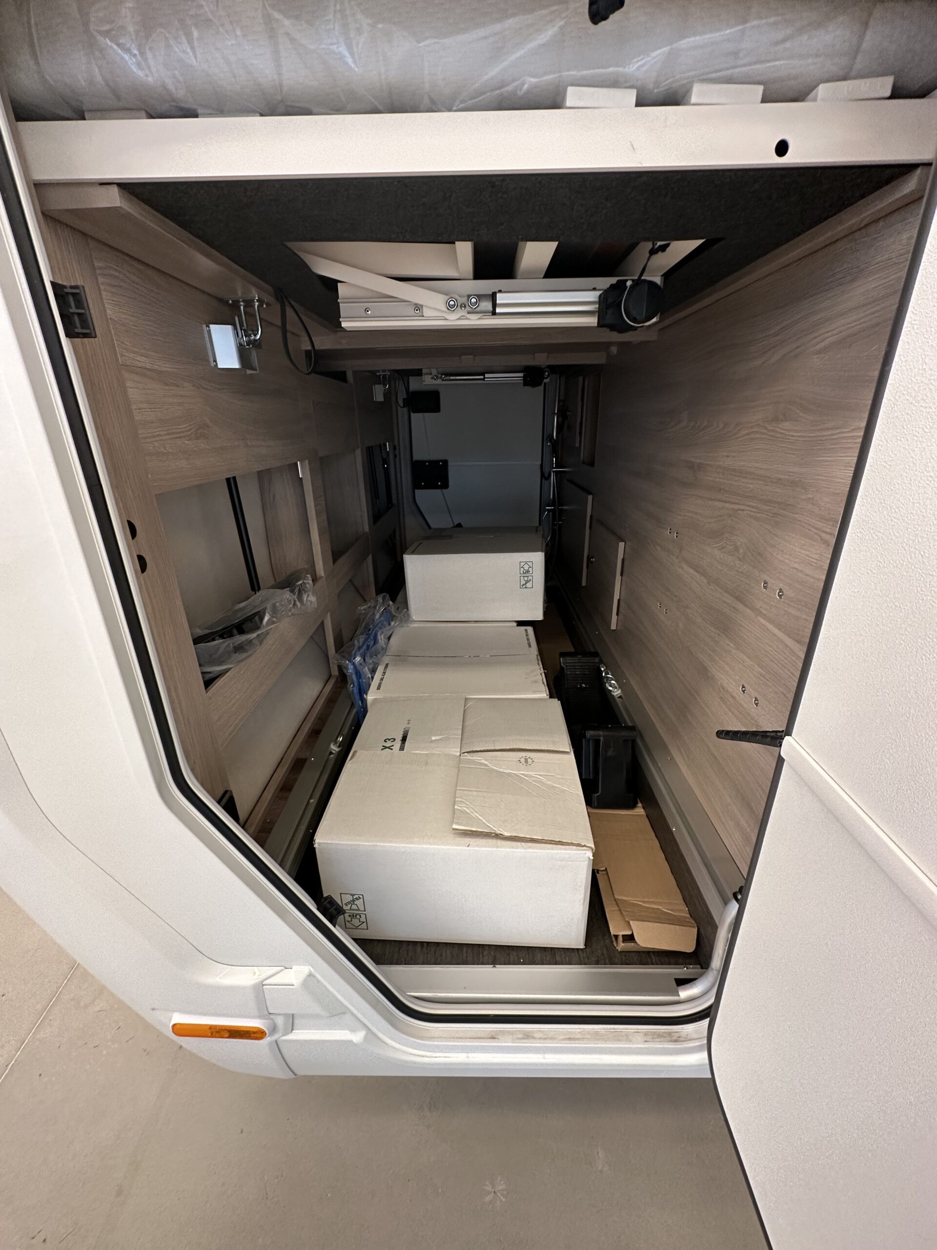 Kamper półinterga KABE Novum 750 LGB Light