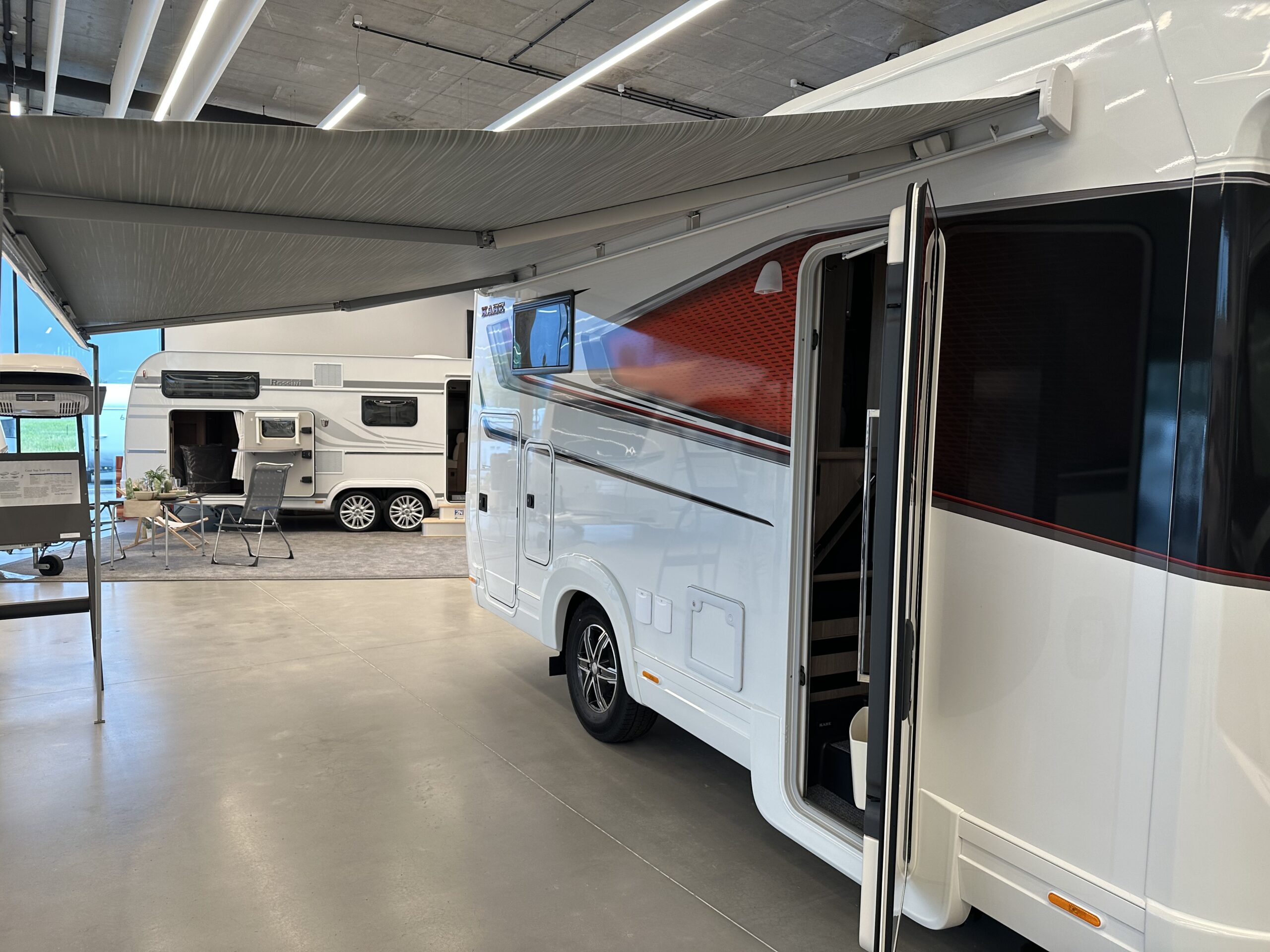 Kamper półinterga KABE Novum 750 LGB Light