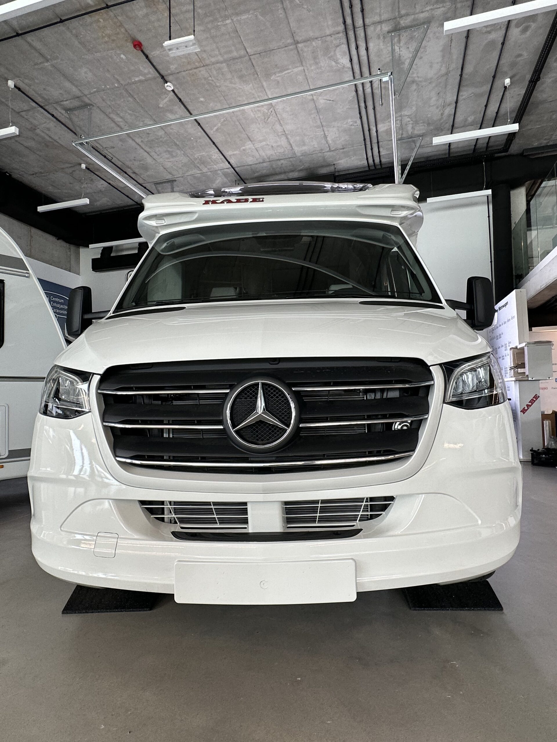 Kamper półinterga KABE Novum 750 LGB Light