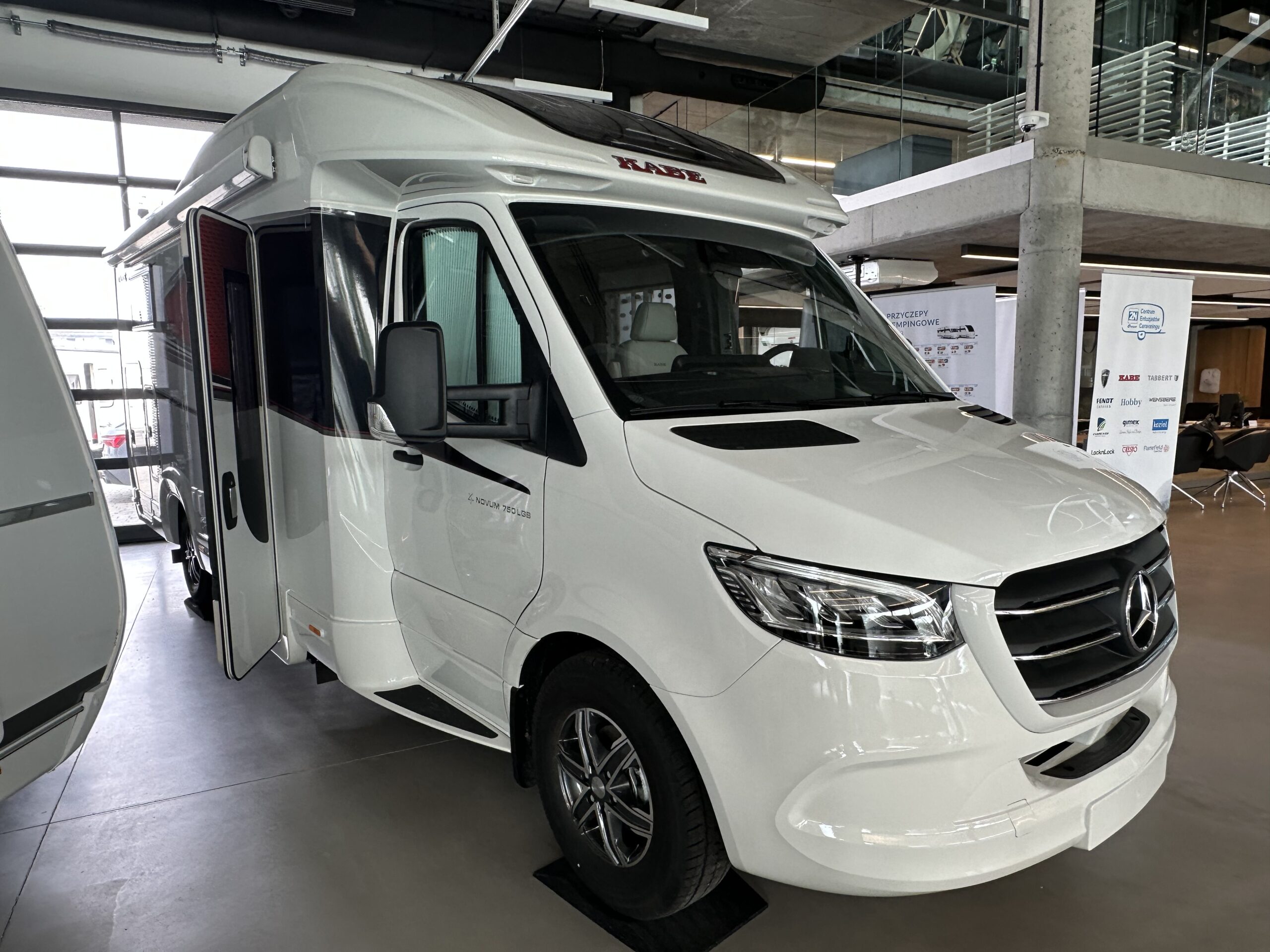 Kamper półinterga KABE Novum 750 LGB Light