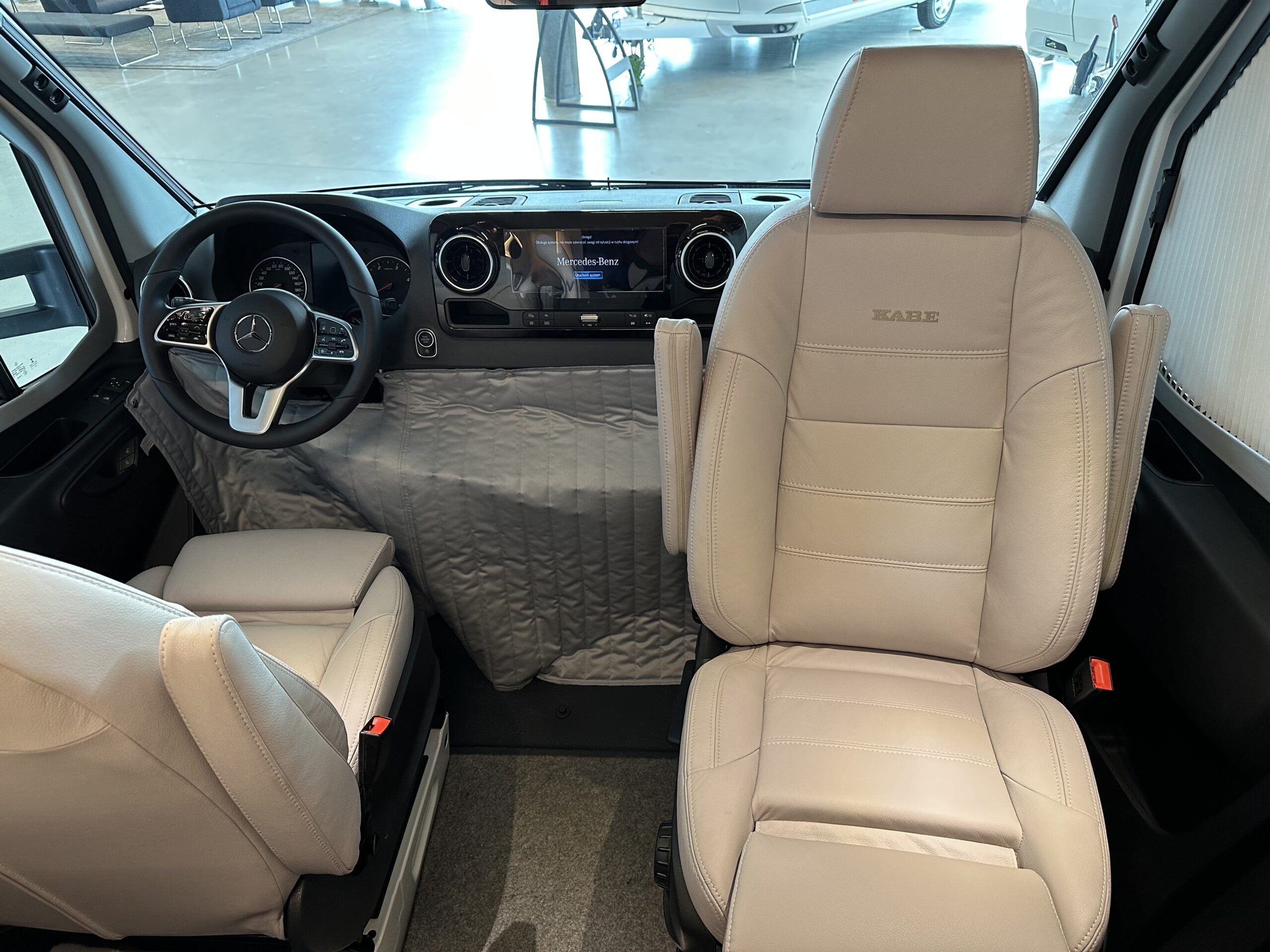 Kamper półinterga KABE Novum 750 LGB Light