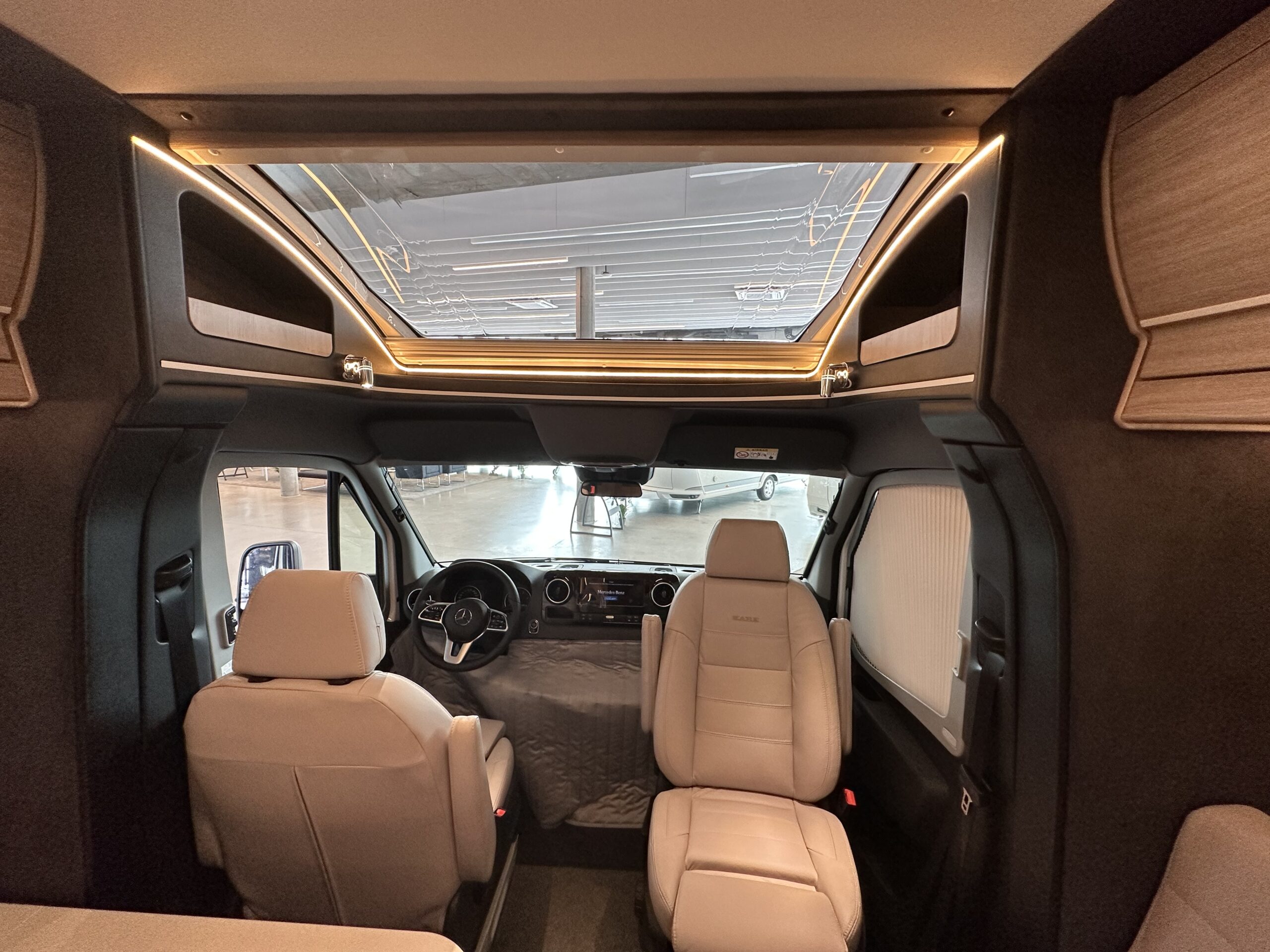 Kamper półinterga KABE Novum 750 LGB Light