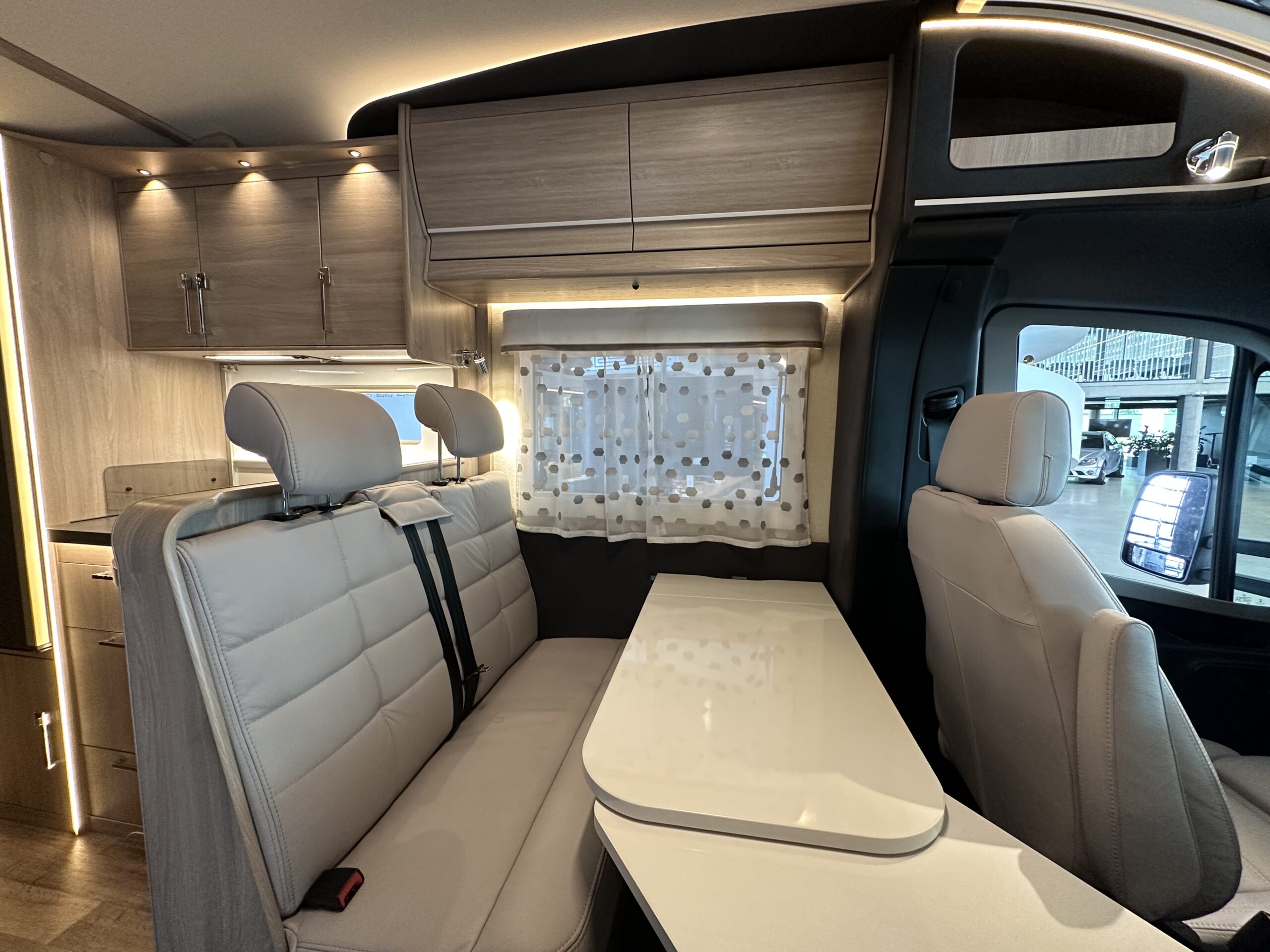 Kamper półinterga KABE Novum 750 LGB Light