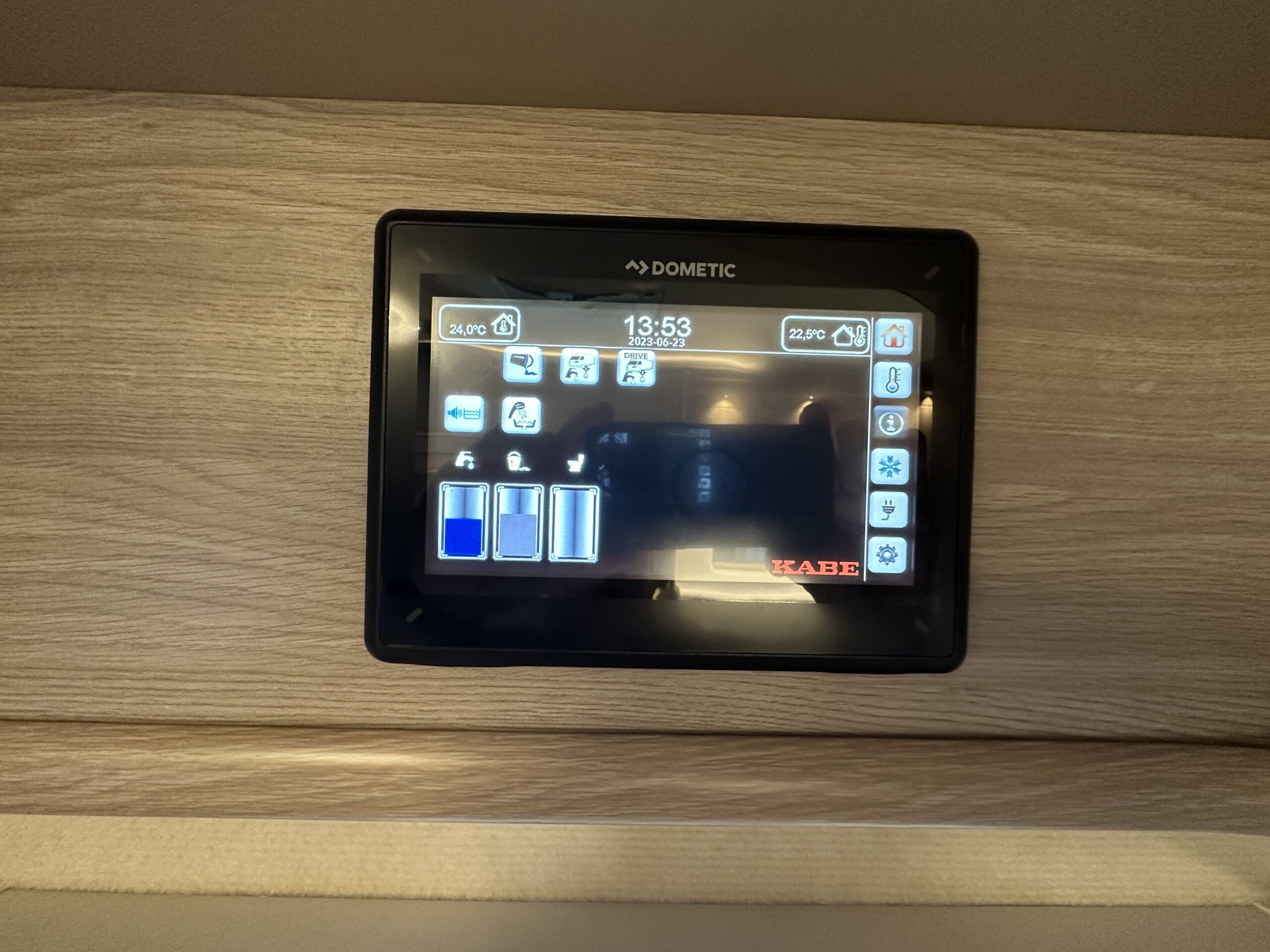 Kamper półinterga KABE Novum 750 LGB Light