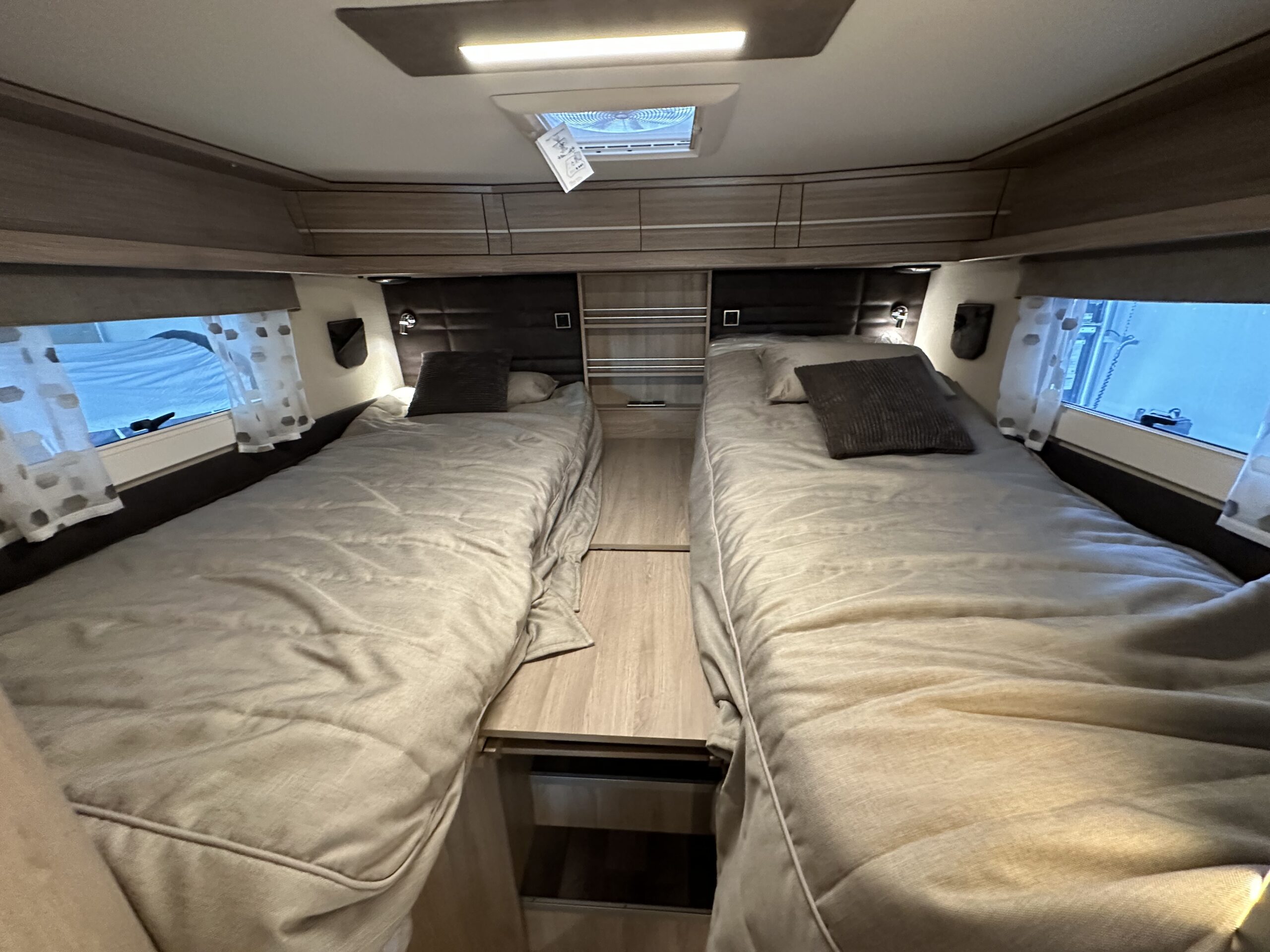 Kamper półinterga KABE Novum 750 LGB Light