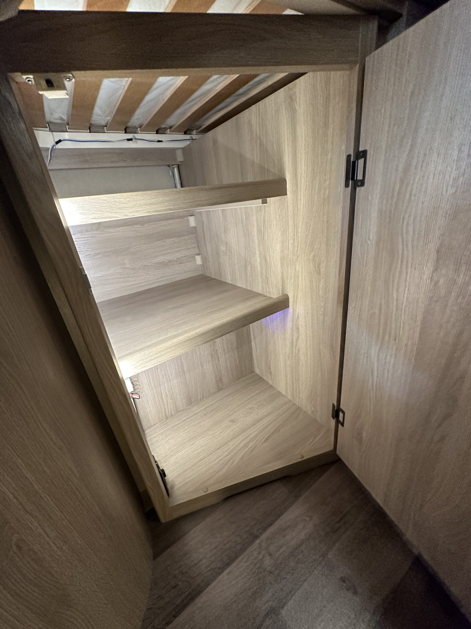 Kamper półinterga KABE Novum 750 LGB Light