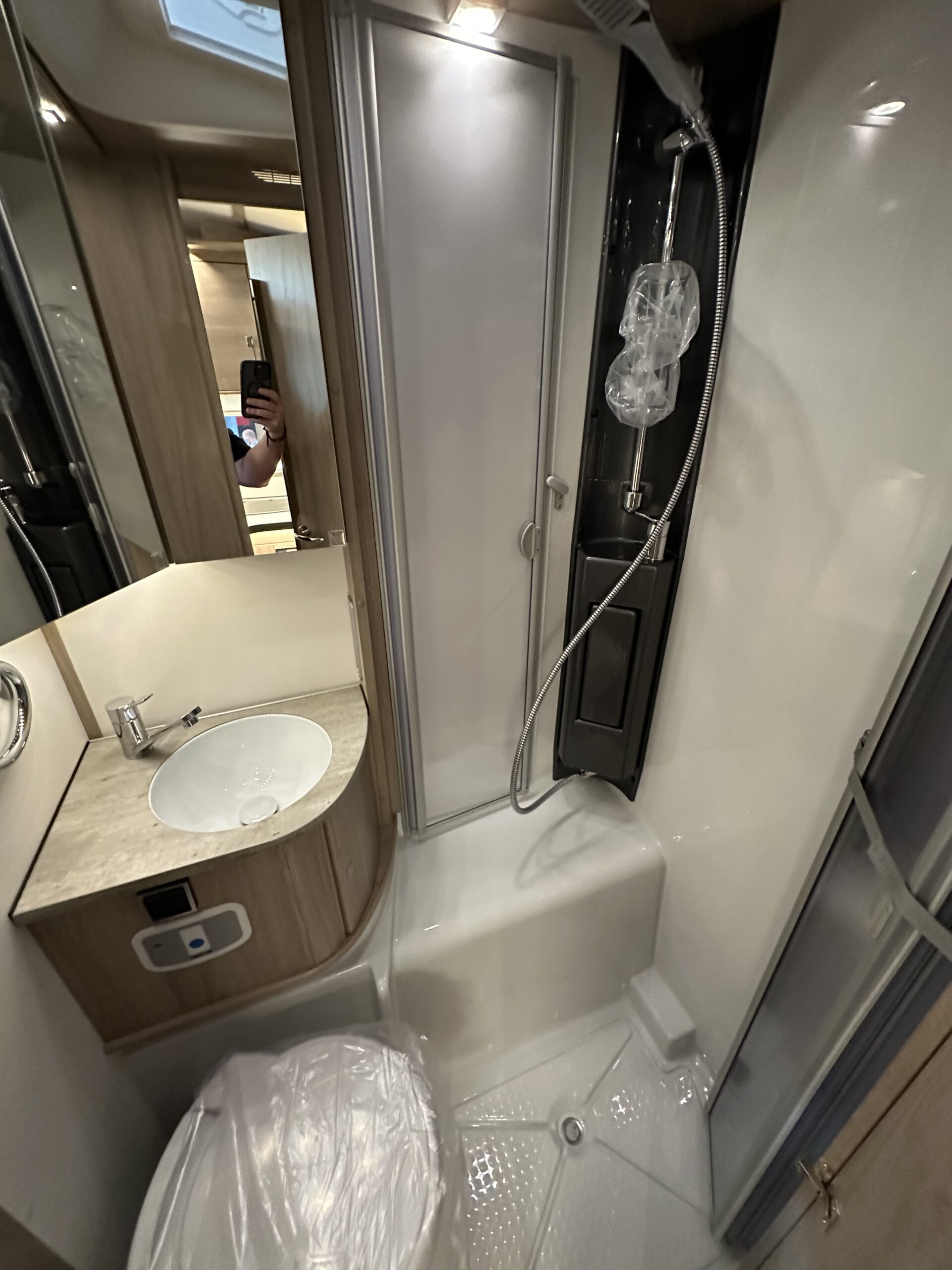 Kamper półinterga KABE Novum 750 LGB Light