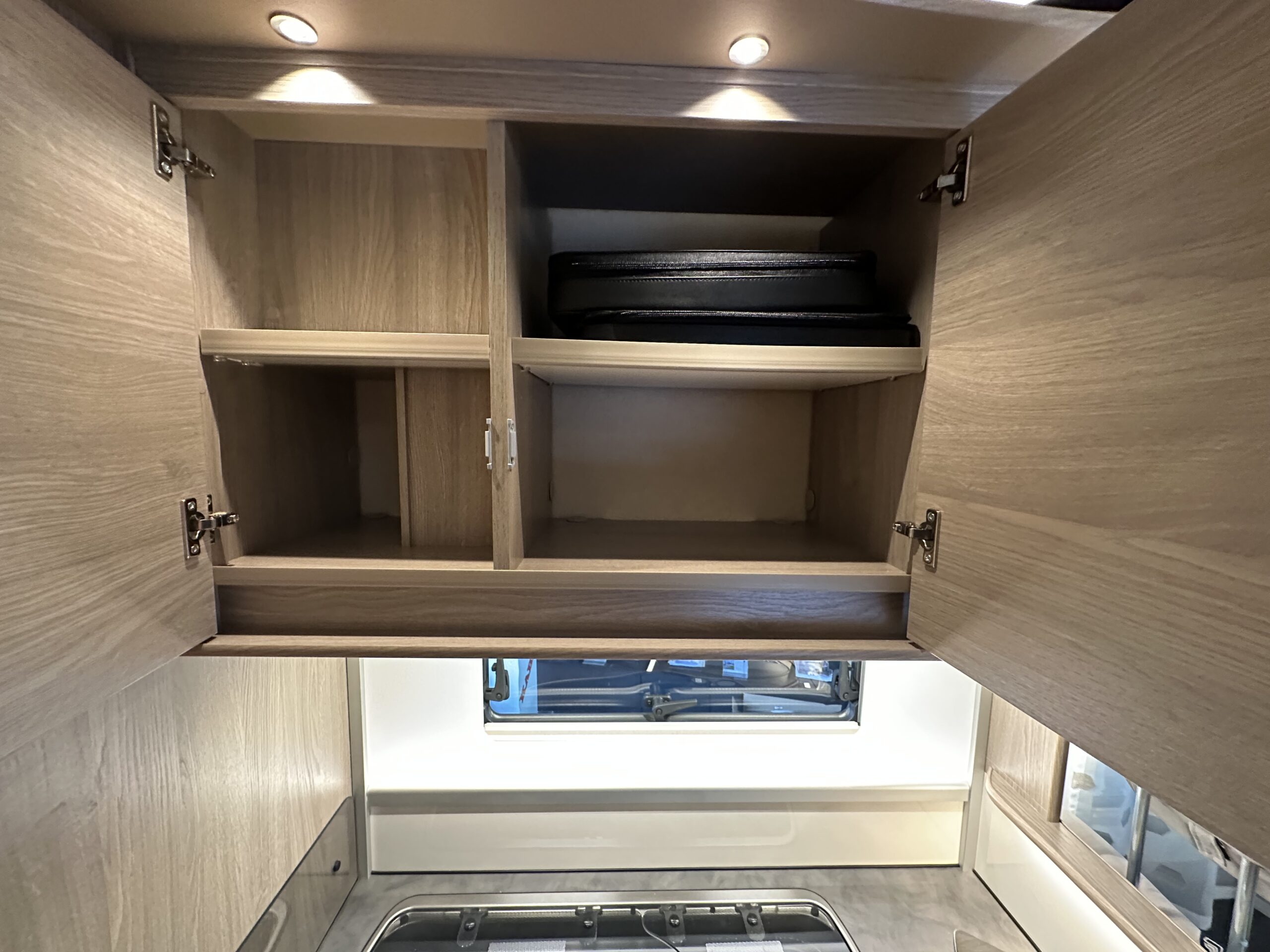 Kamper półinterga KABE Novum 750 LGB Light