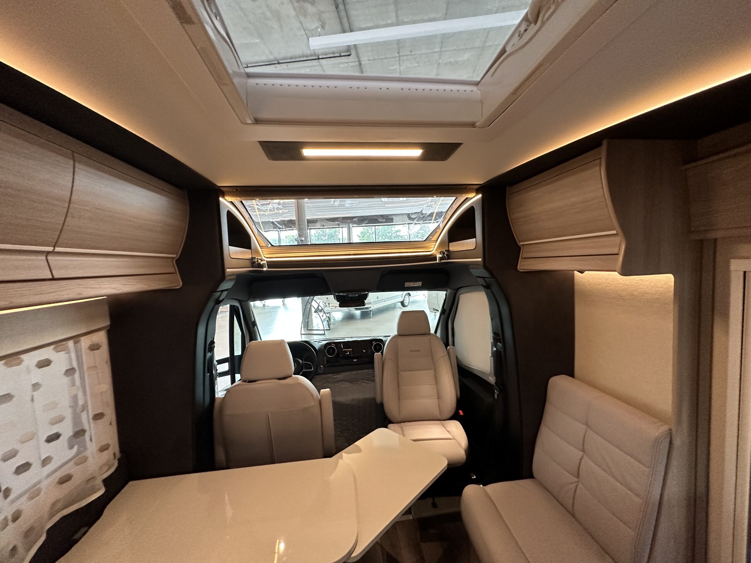 Kamper półinterga KABE Novum 750 LGB Light