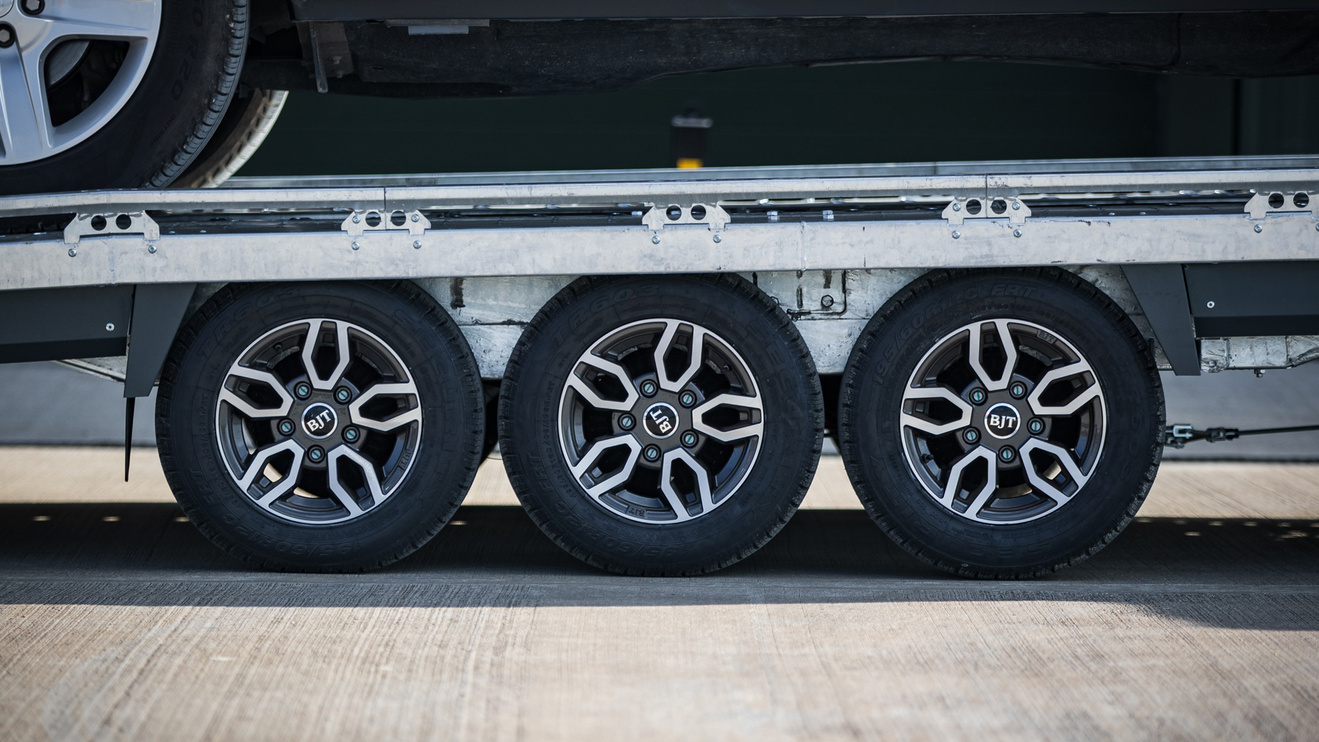 LAWETA BRIAN JAMES TRAILERS T Transporter, 5.0m x 2.24m, 3.5t, 10in wheels, 3 osie – 231-5022-35-3-10