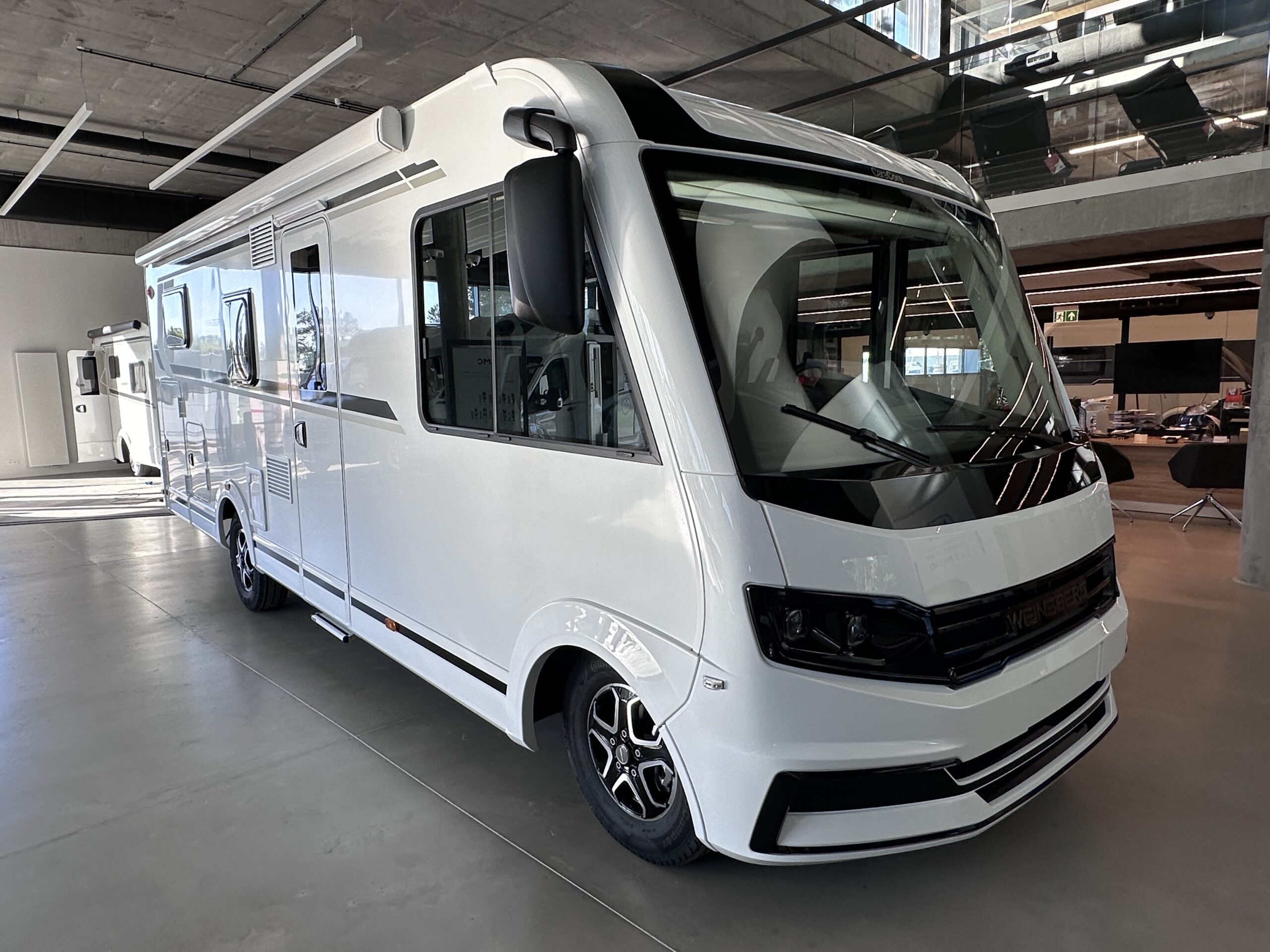 KAMPER WEINSBERG CARACORE 700MEG