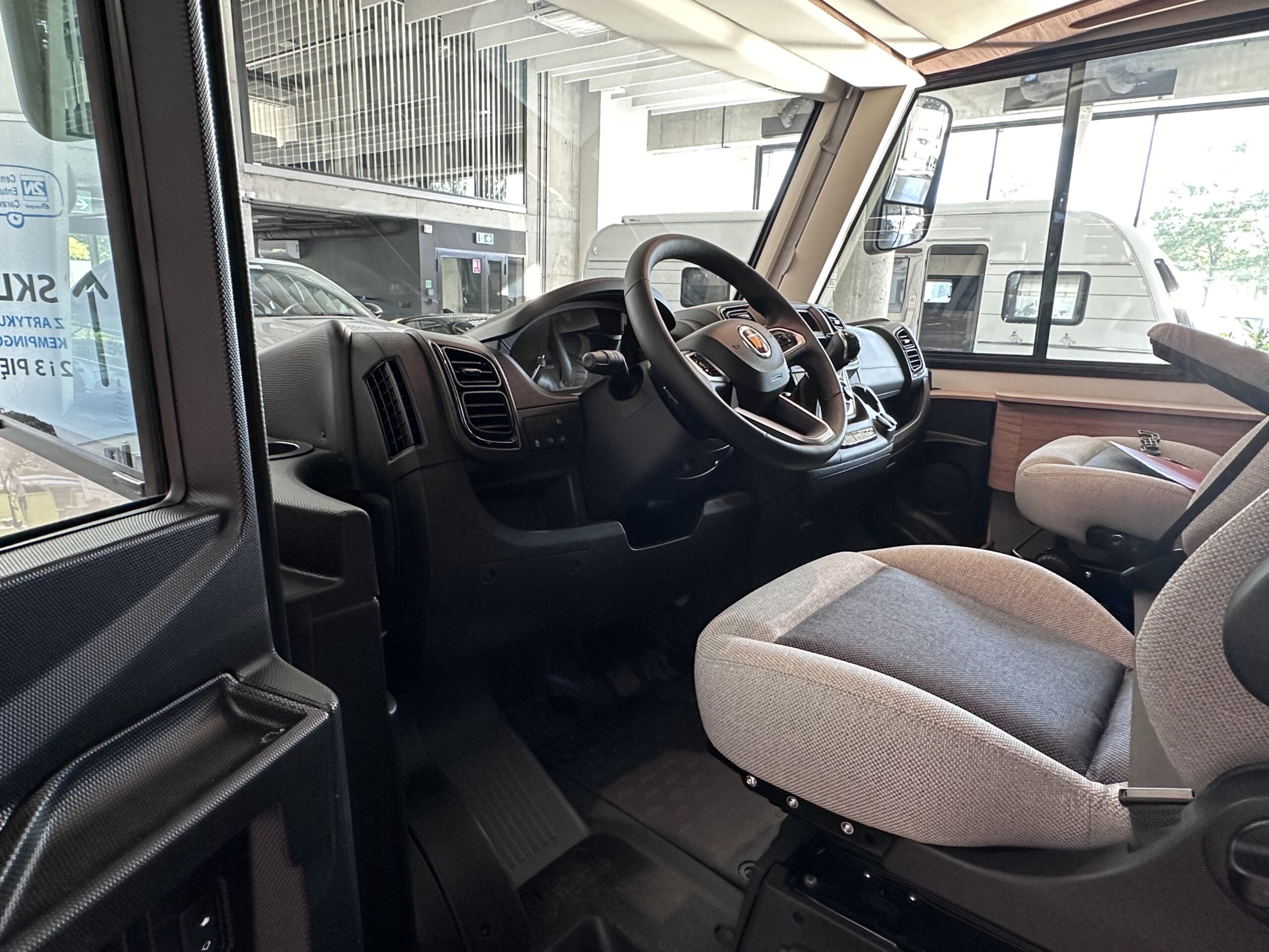 KAMPER WEINSBERG CARACORE 700MEG