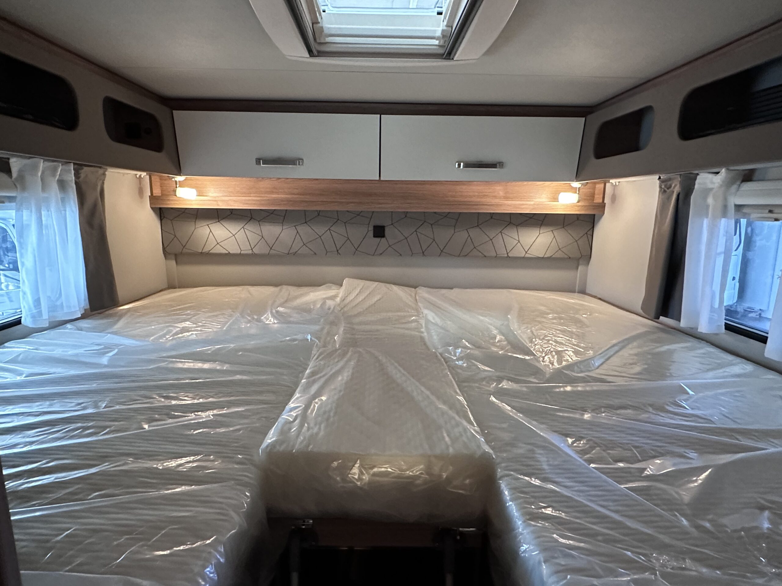 KAMPER WEINSBERG CARACORE 700MEG