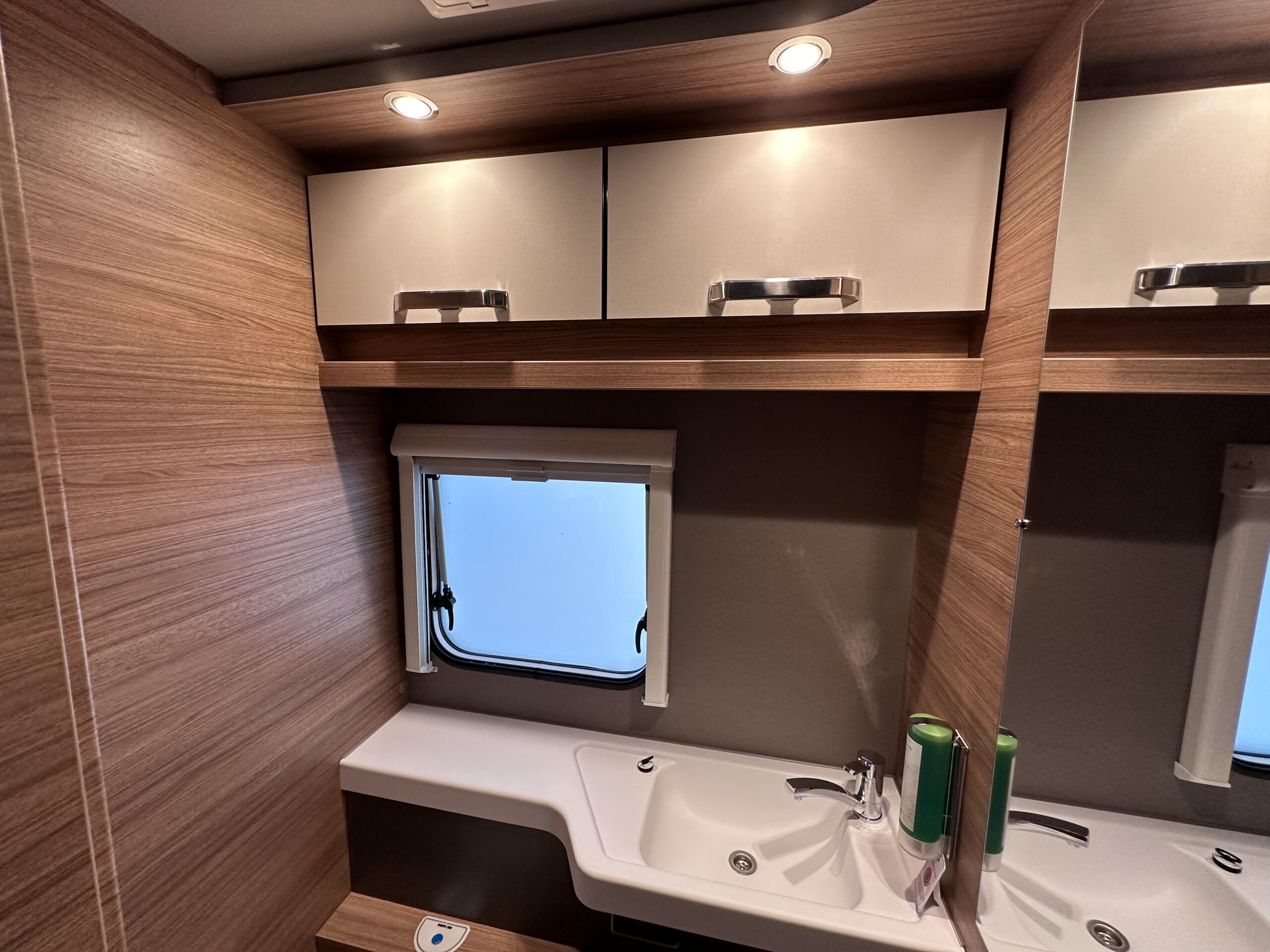 KAMPER WEINSBERG CARACORE 700MEG