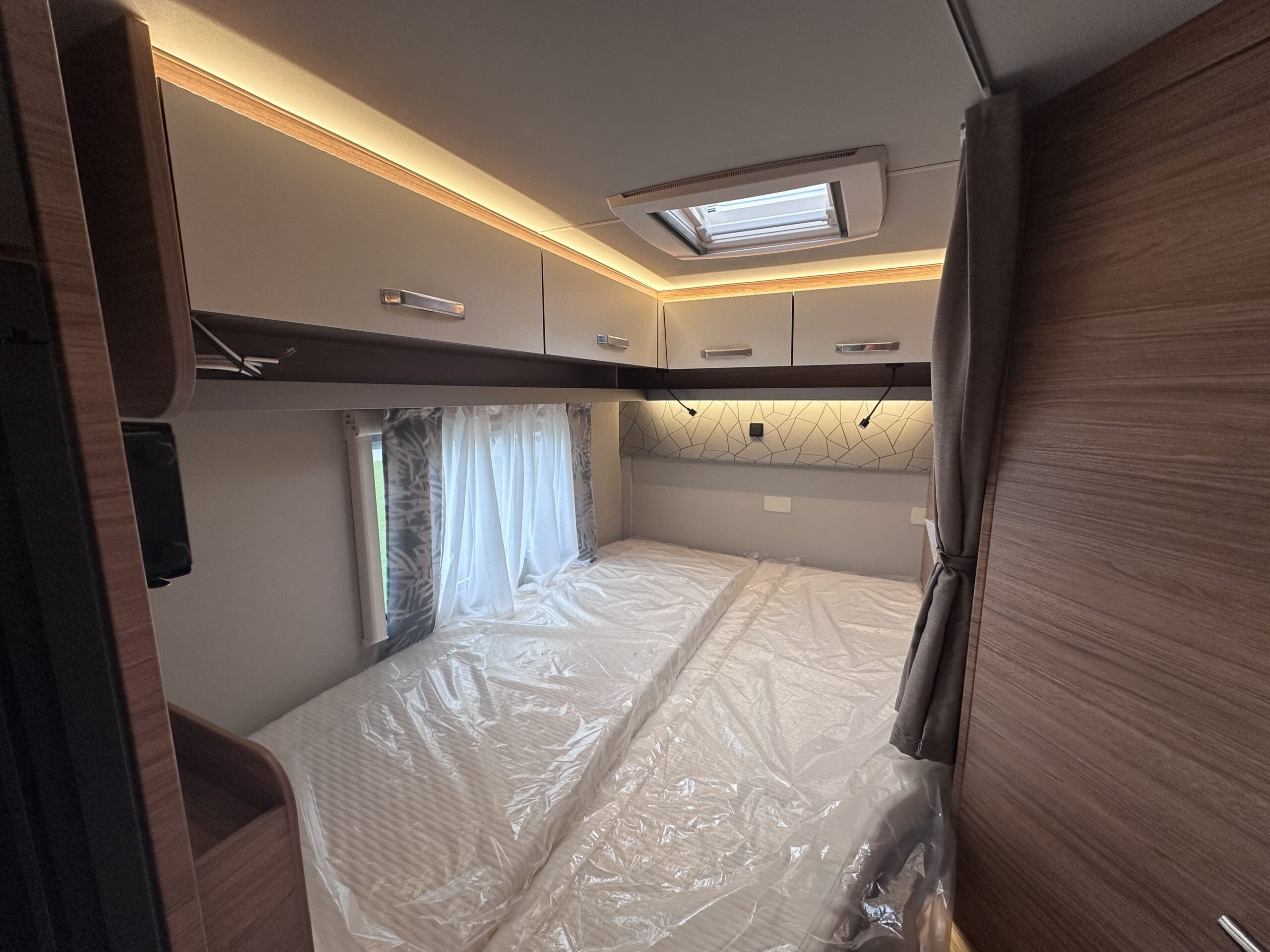 Kamper Weinsberg CaraSuite 650MF