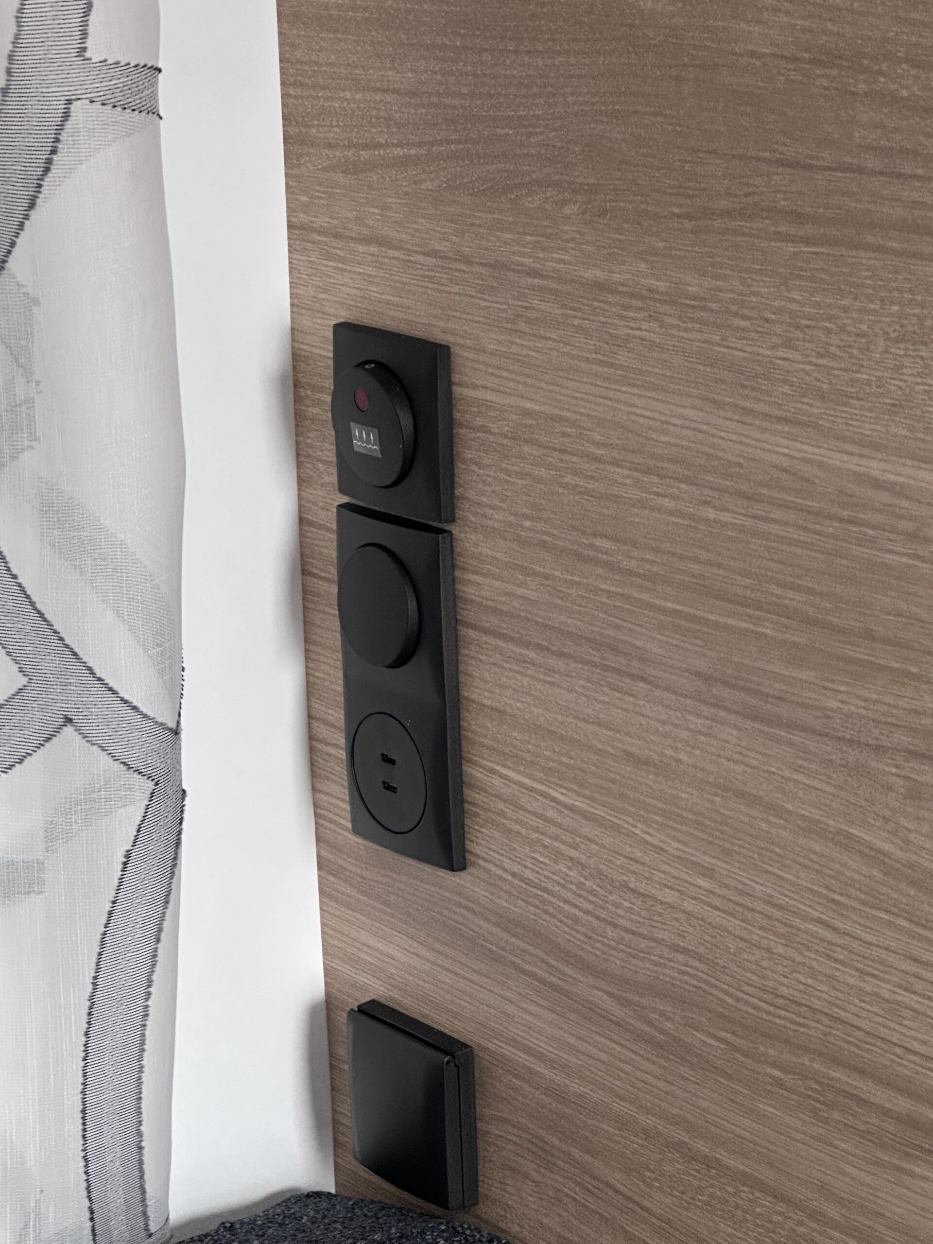 PRZYCZEPA KEMPINGOWA FENDT 560 SKM ACTIV BIANCO