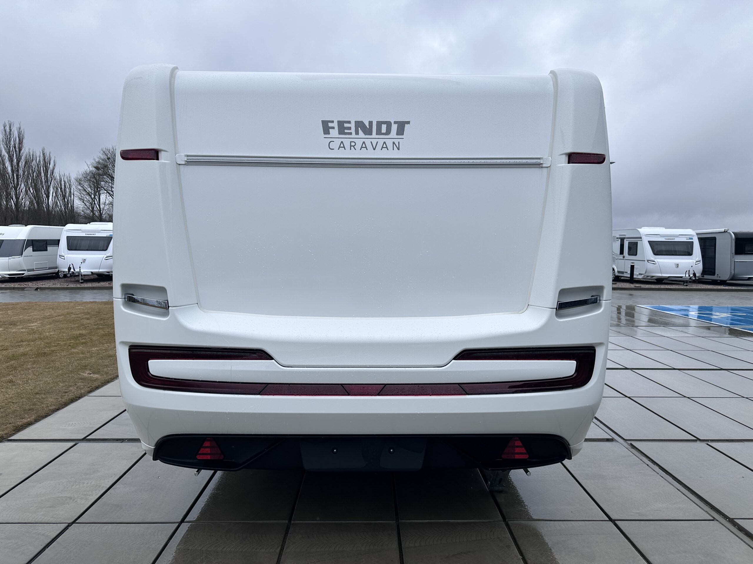 PRZYCZEPA KEMPINGOWA FENDT 560 SKM ACTIV BIANCO