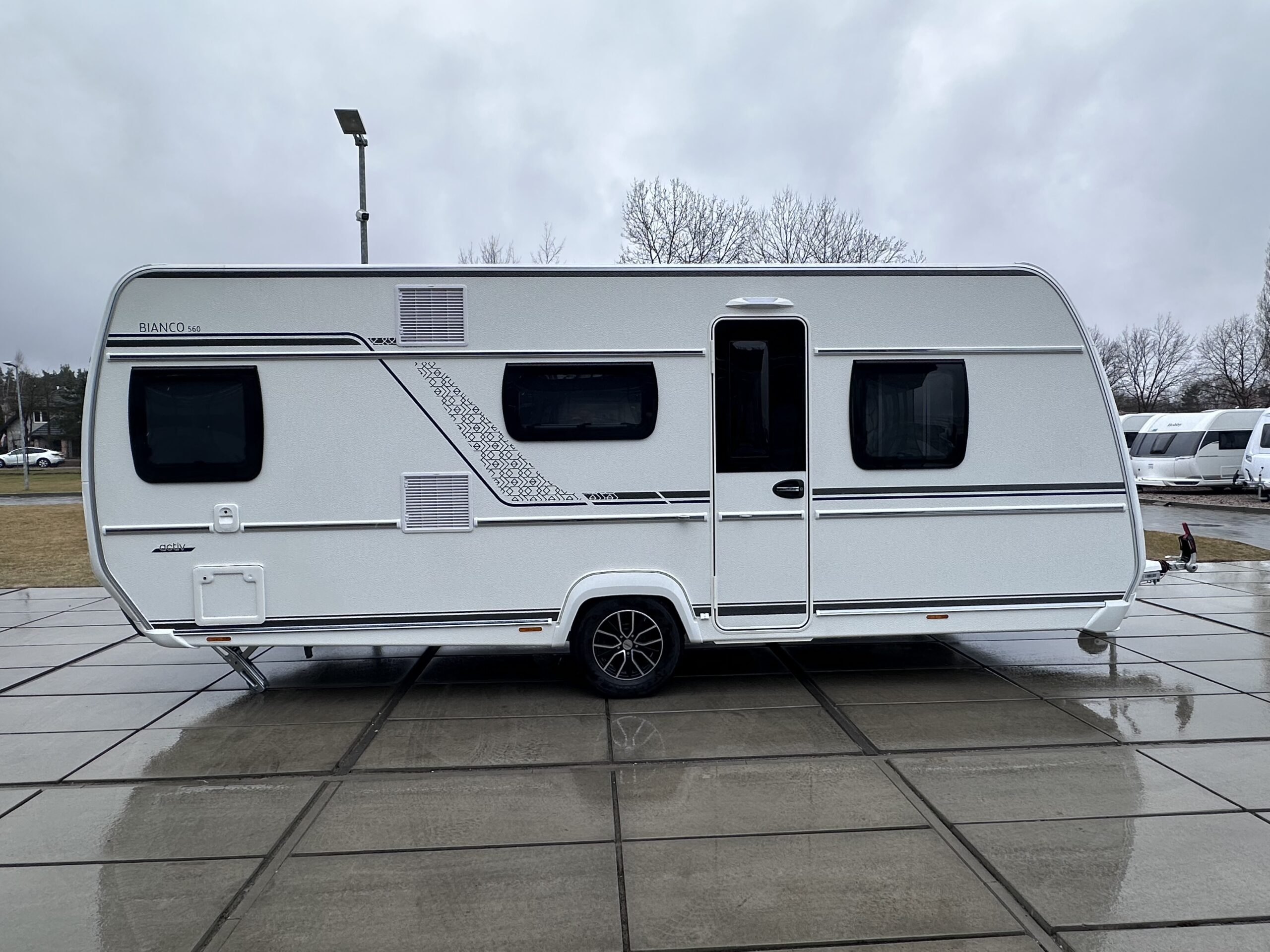 PRZYCZEPA KEMPINGOWA FENDT 560 SKM ACTIV BIANCO