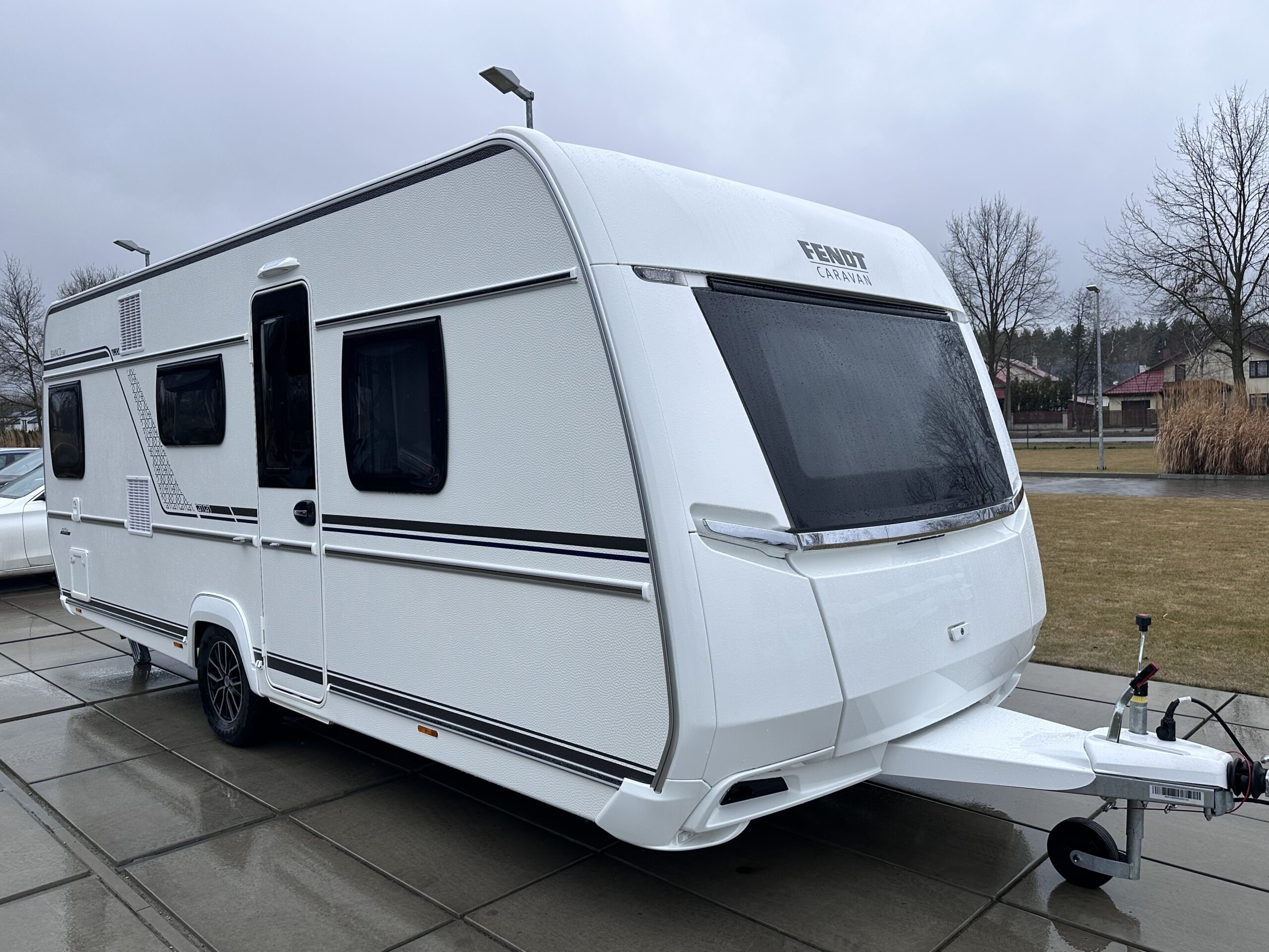 PRZYCZEPA KEMPINGOWA FENDT 560 SKM ACTIV BIANCO