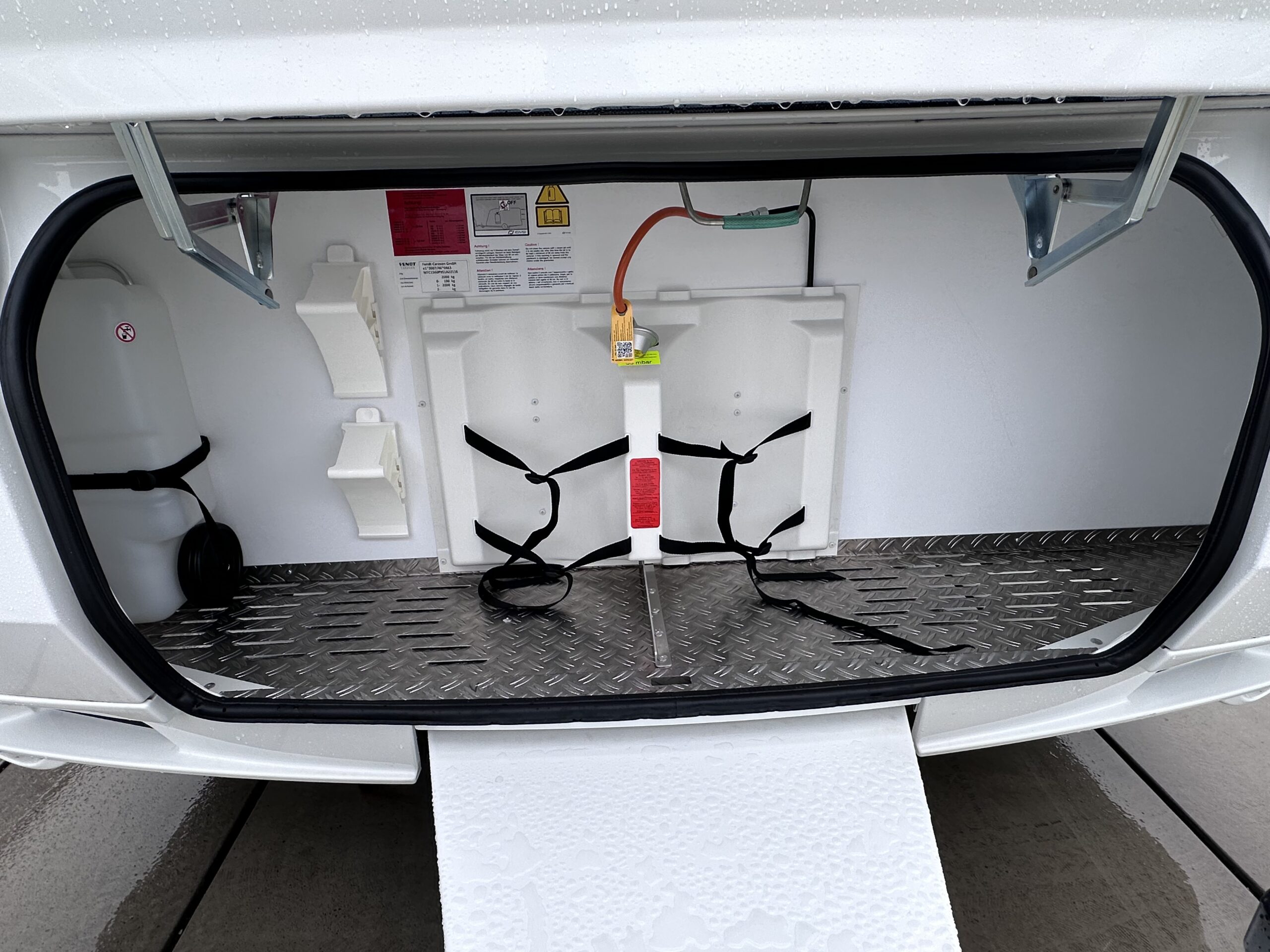 PRZYCZEPA KEMPINGOWA FENDT 560 SKM ACTIV BIANCO