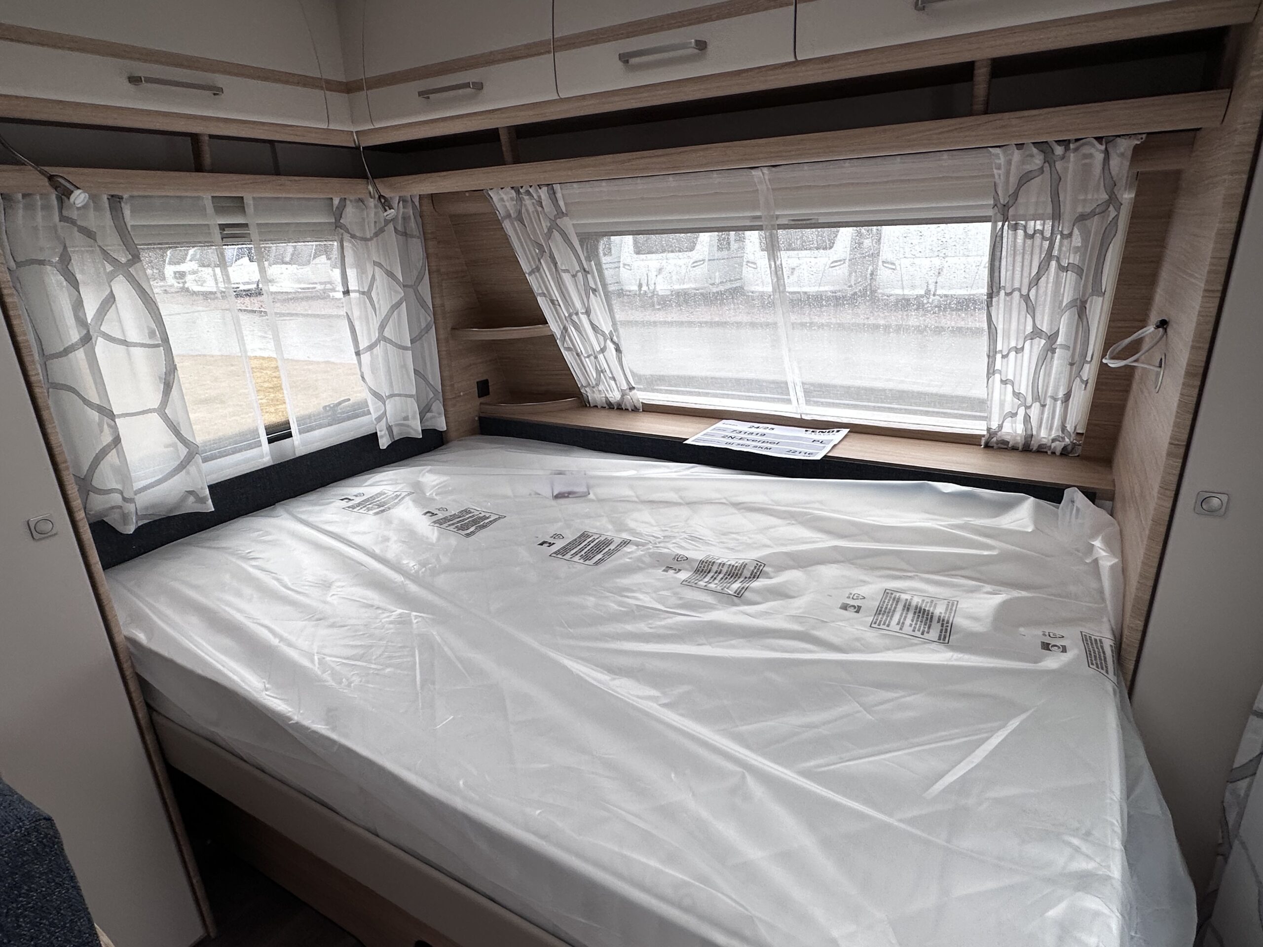 PRZYCZEPA KEMPINGOWA FENDT 560 SKM ACTIV BIANCO