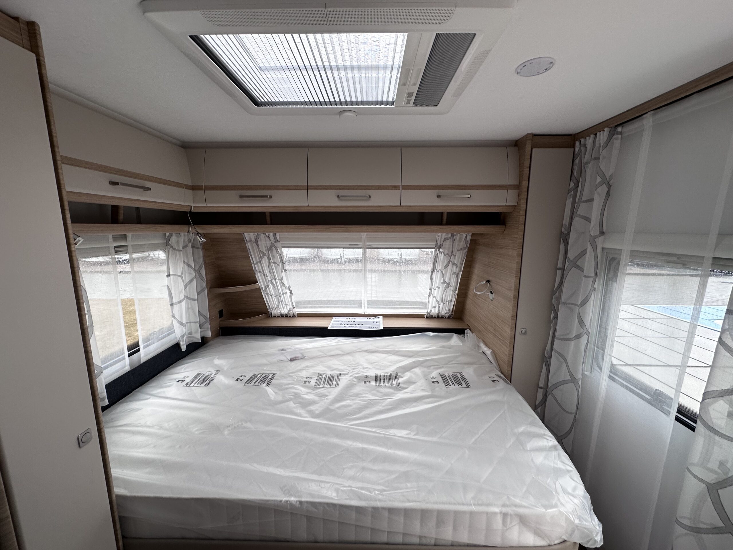 PRZYCZEPA KEMPINGOWA FENDT 560 SKM ACTIV BIANCO