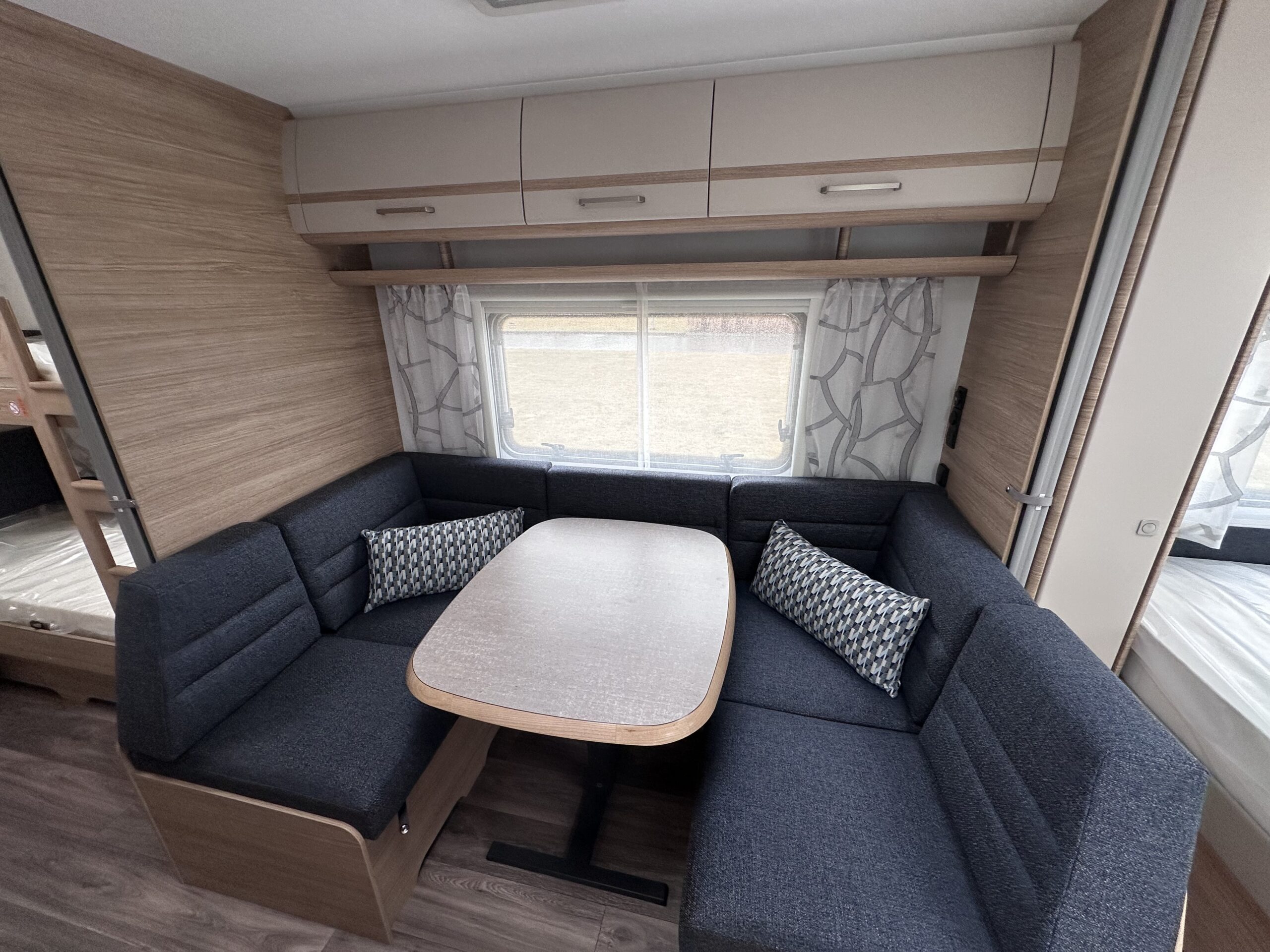 PRZYCZEPA KEMPINGOWA FENDT 560 SKM ACTIV BIANCO