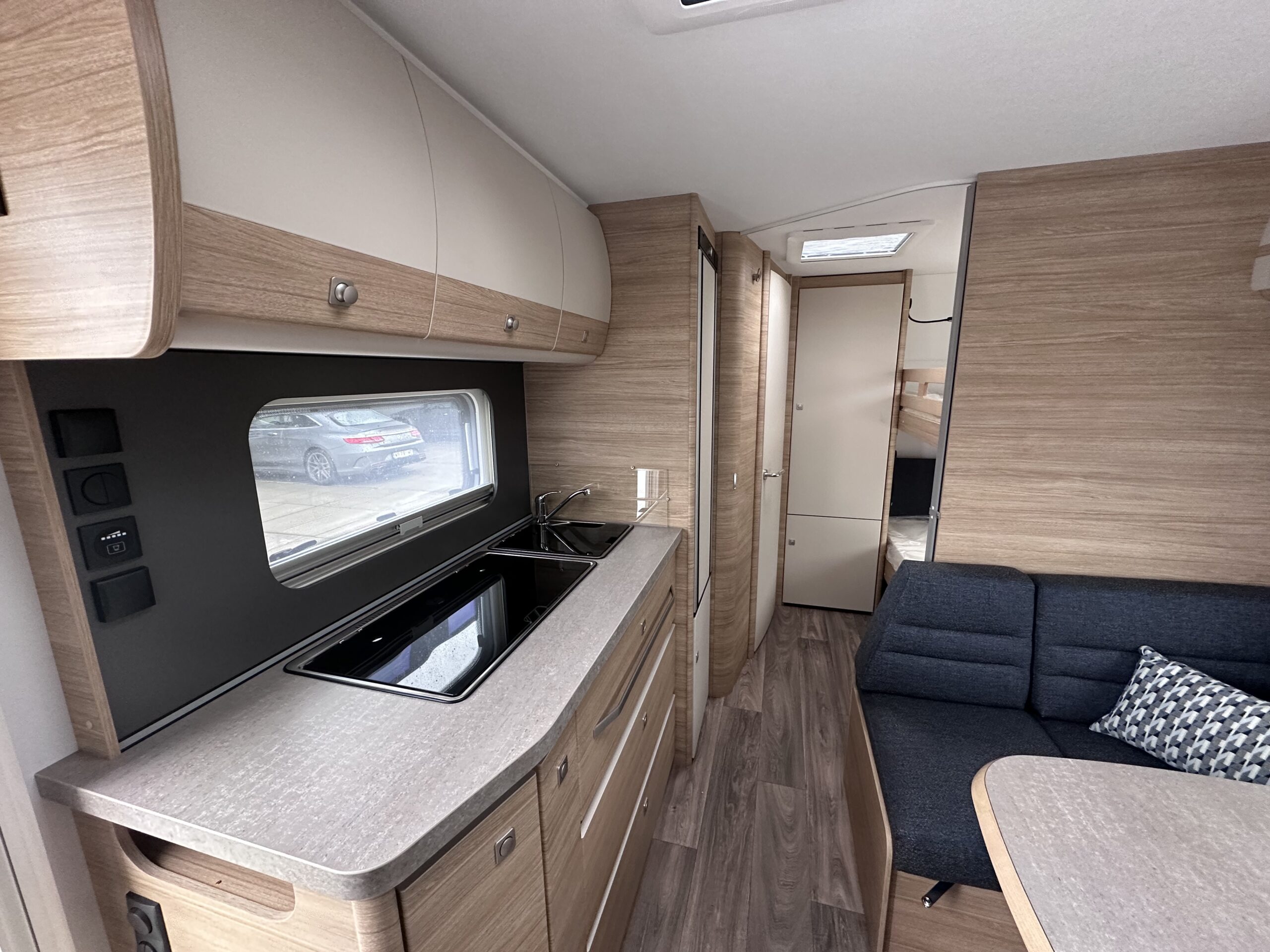 PRZYCZEPA KEMPINGOWA FENDT 560 SKM ACTIV BIANCO