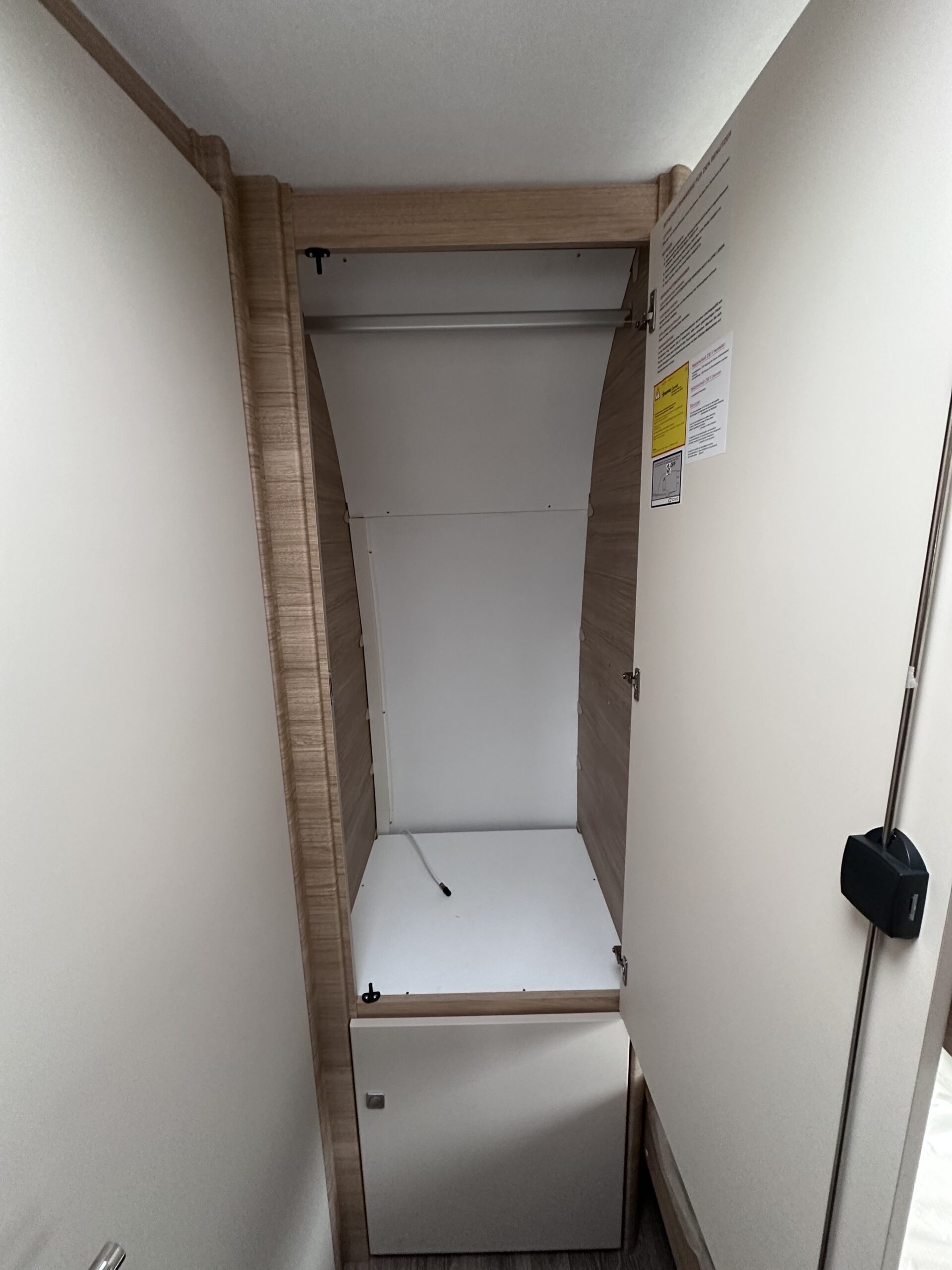 PRZYCZEPA KEMPINGOWA FENDT 560 SKM ACTIV BIANCO