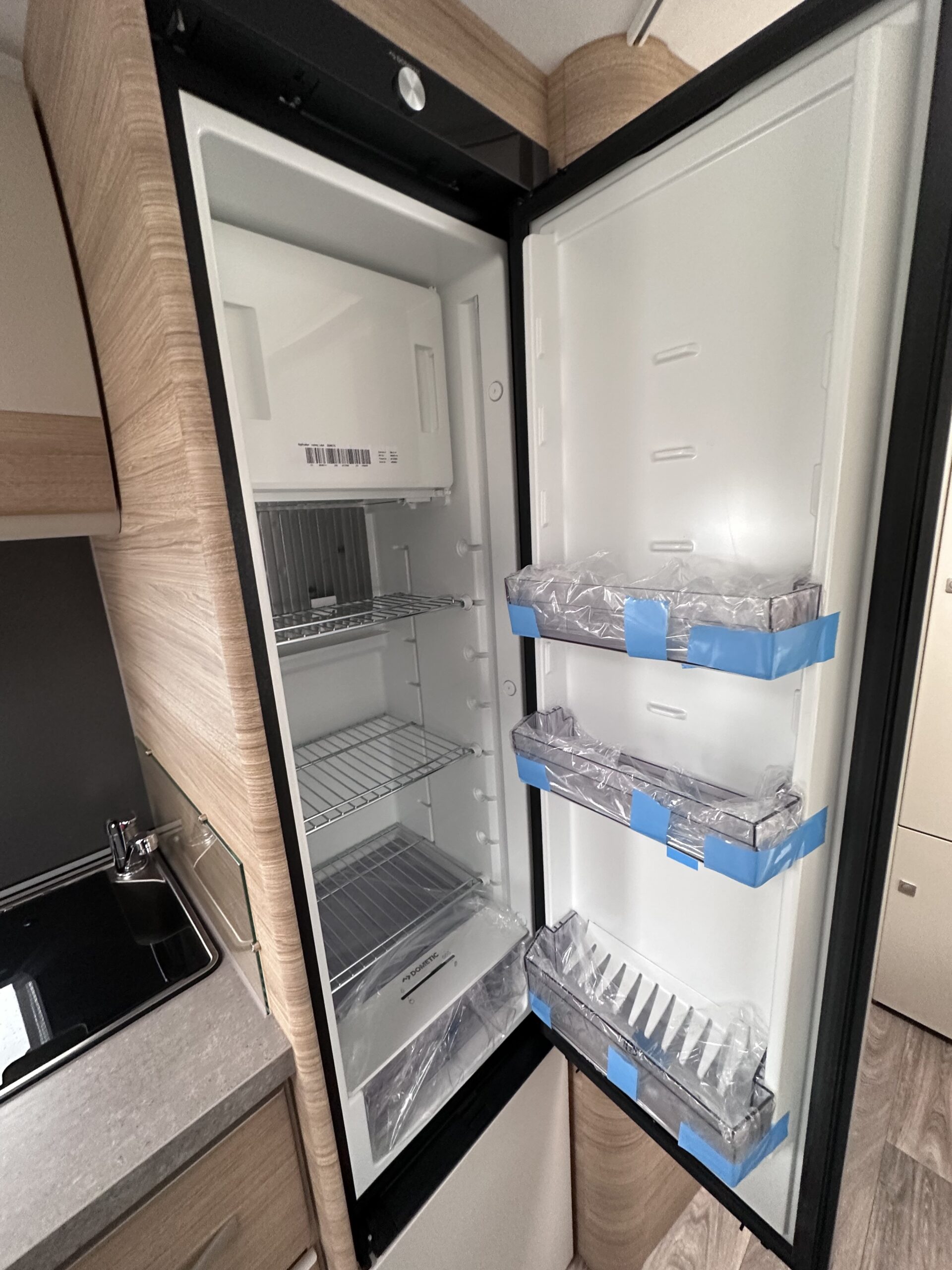 PRZYCZEPA KEMPINGOWA FENDT 560 SKM ACTIV BIANCO