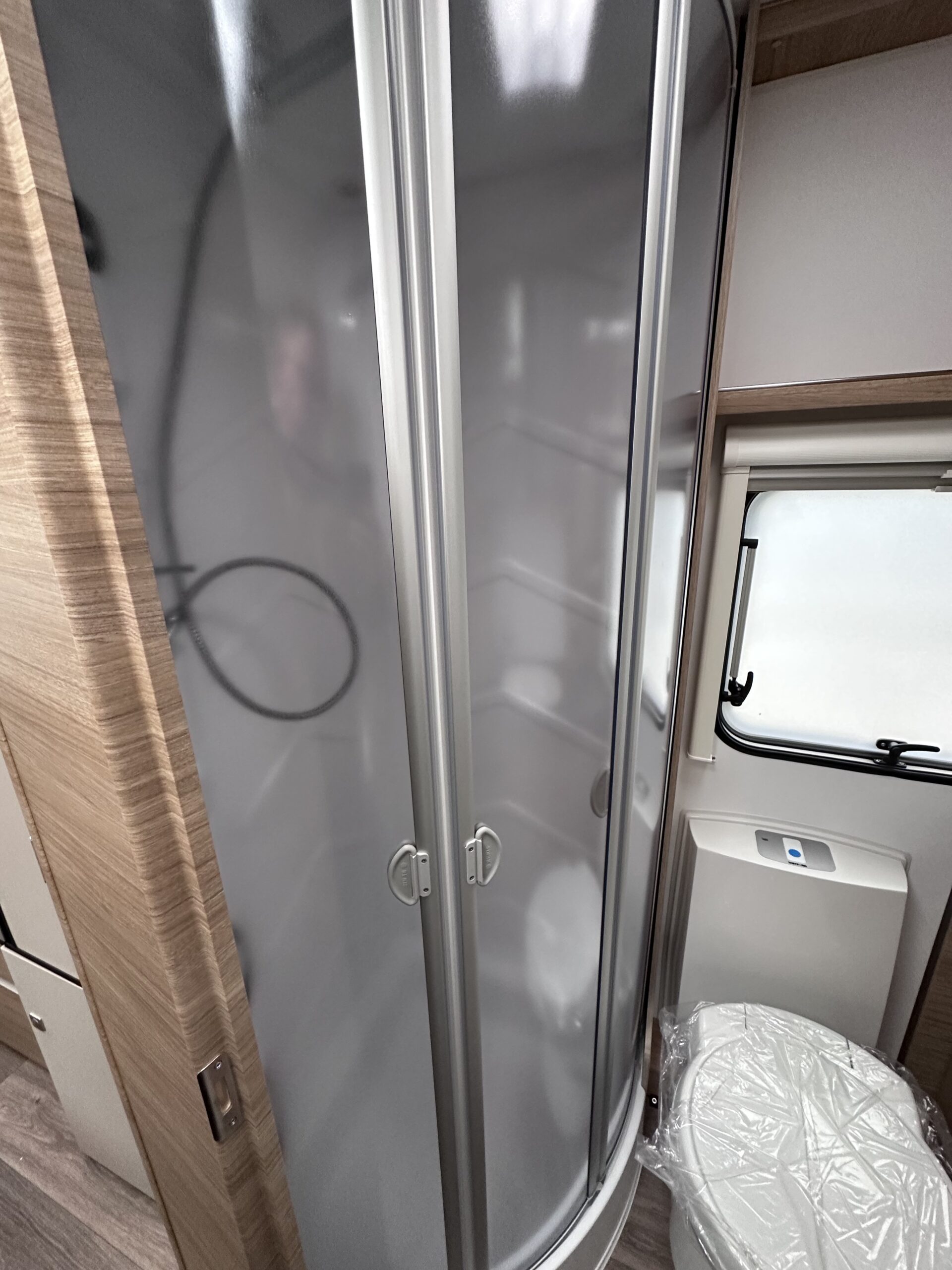 PRZYCZEPA KEMPINGOWA FENDT 560 SKM ACTIV BIANCO