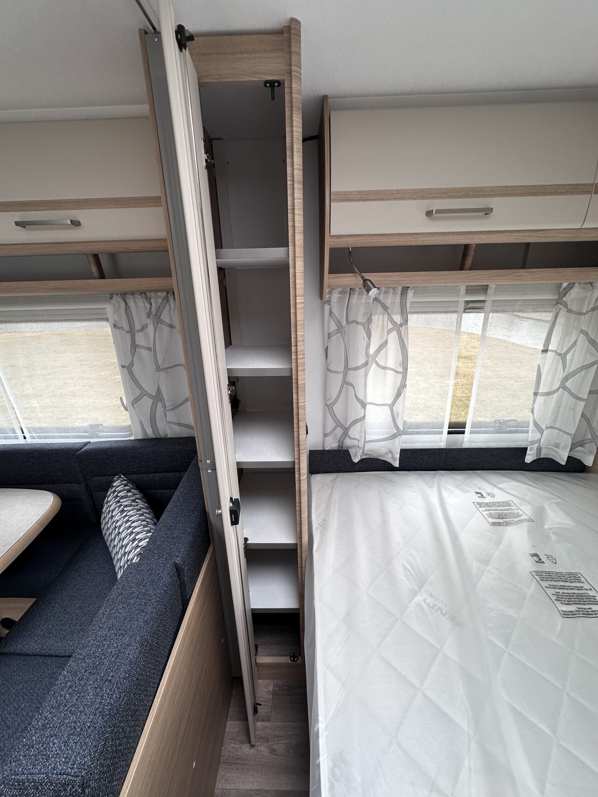 PRZYCZEPA KEMPINGOWA FENDT 560 SKM ACTIV BIANCO