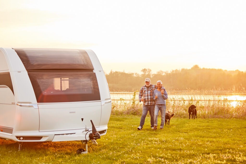 Zasilanie przyczepy kempingowej jesienią i jak zrobić to dobrze?