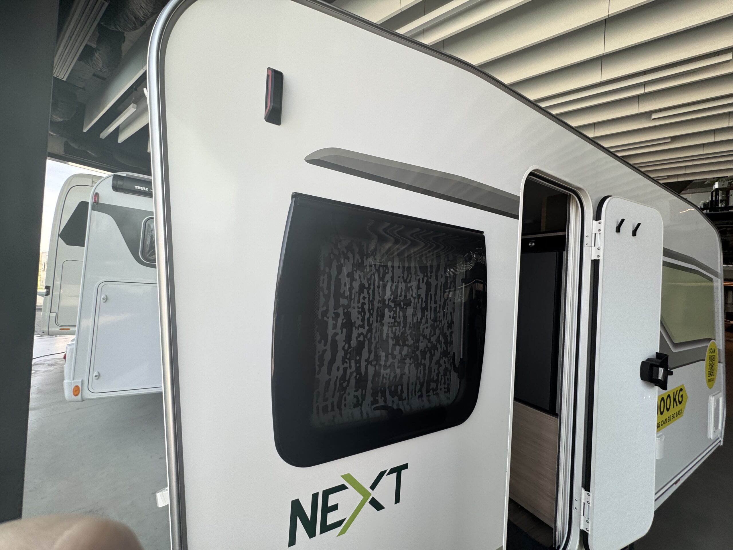 PRZYCZEPA KEMPINGOWA FENDT NEXT 380