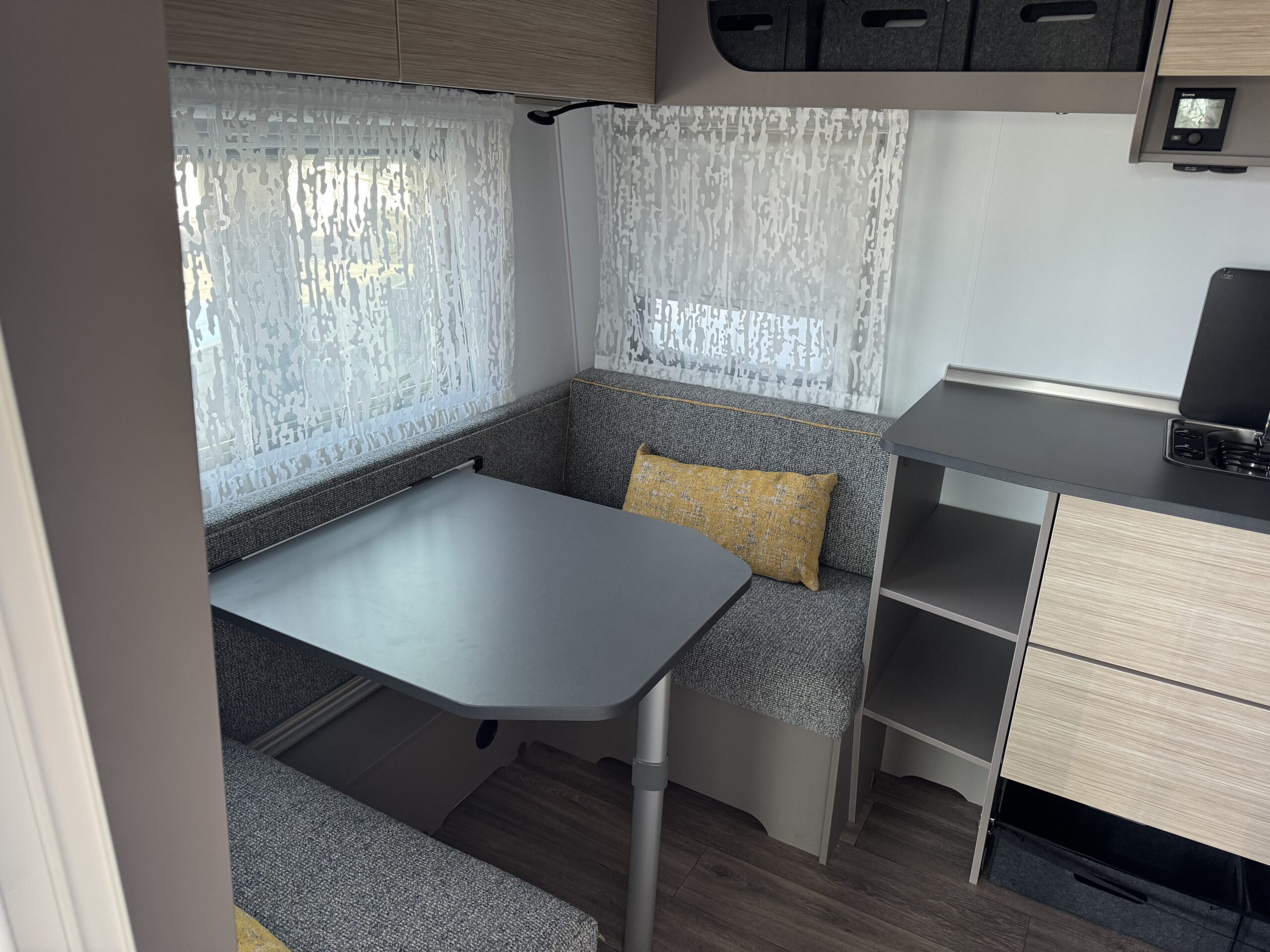 PRZYCZEPA KEMPINGOWA FENDT NEXT 380