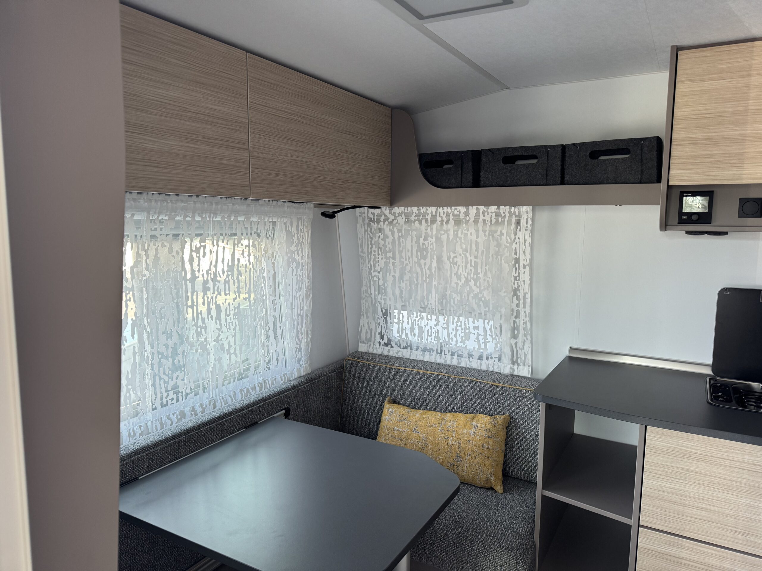 PRZYCZEPA KEMPINGOWA FENDT NEXT 380