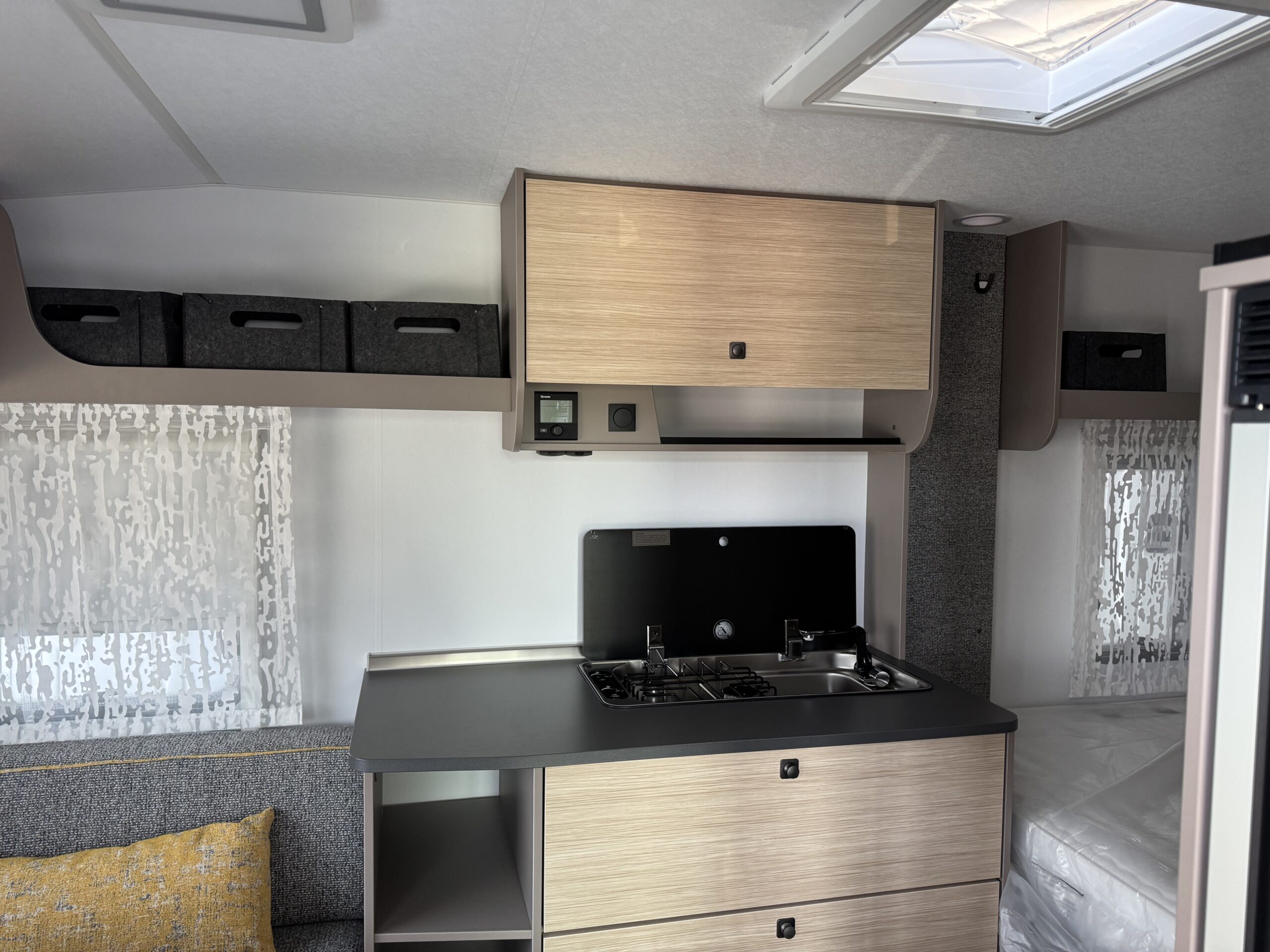 PRZYCZEPA KEMPINGOWA FENDT NEXT 380