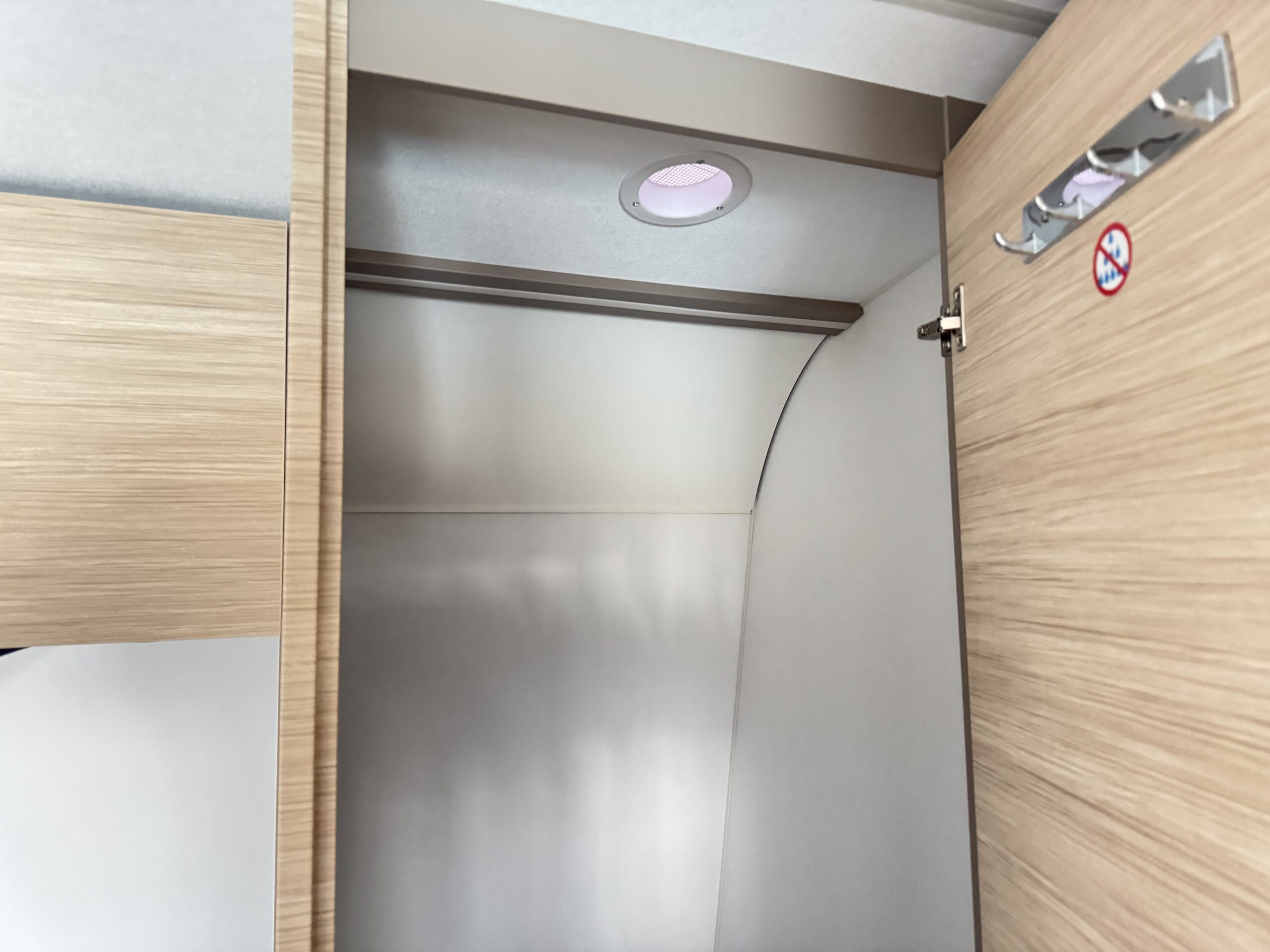 PRZYCZEPA KEMPINGOWA FENDT NEXT 380