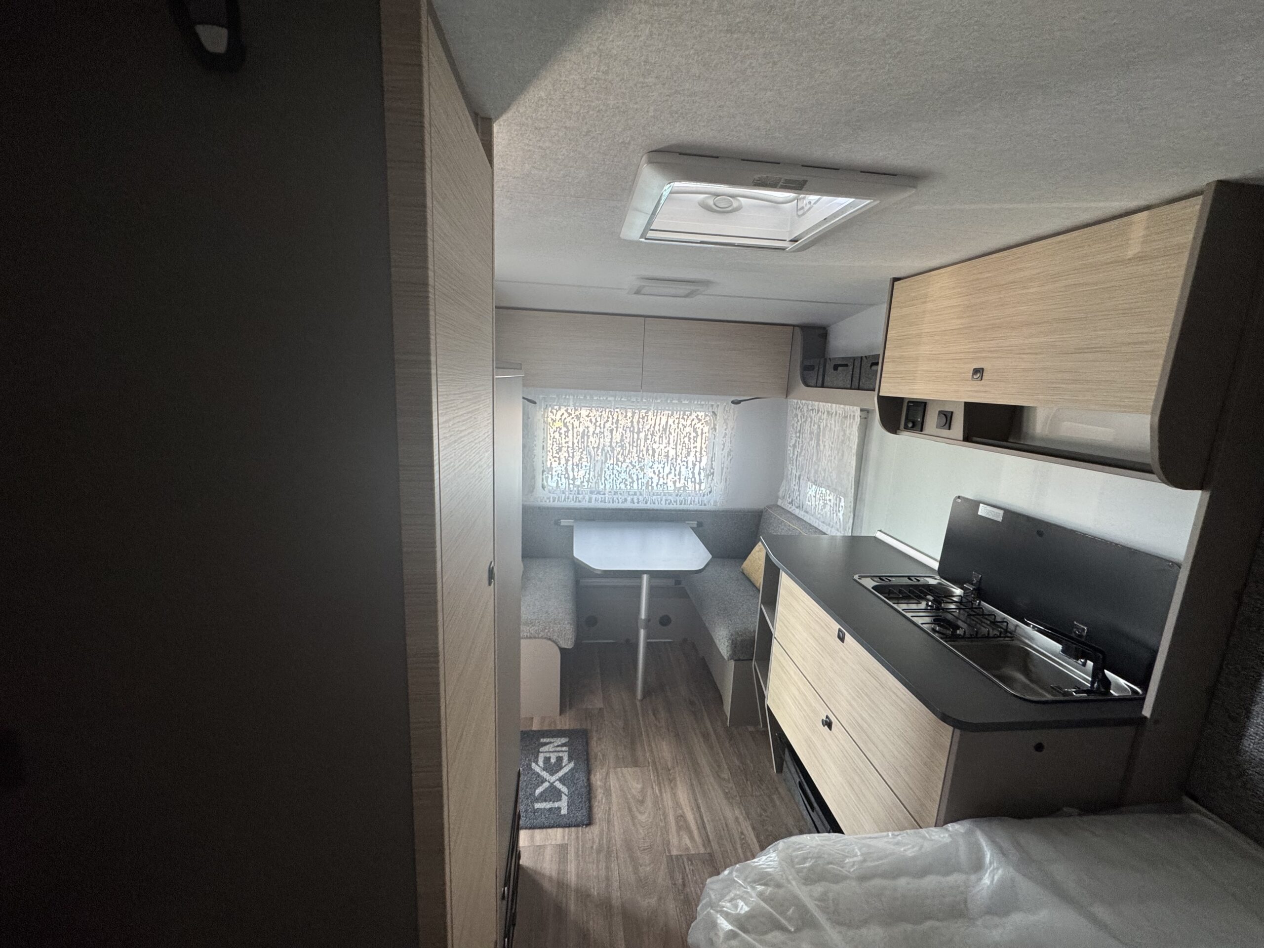 PRZYCZEPA KEMPINGOWA FENDT NEXT 380