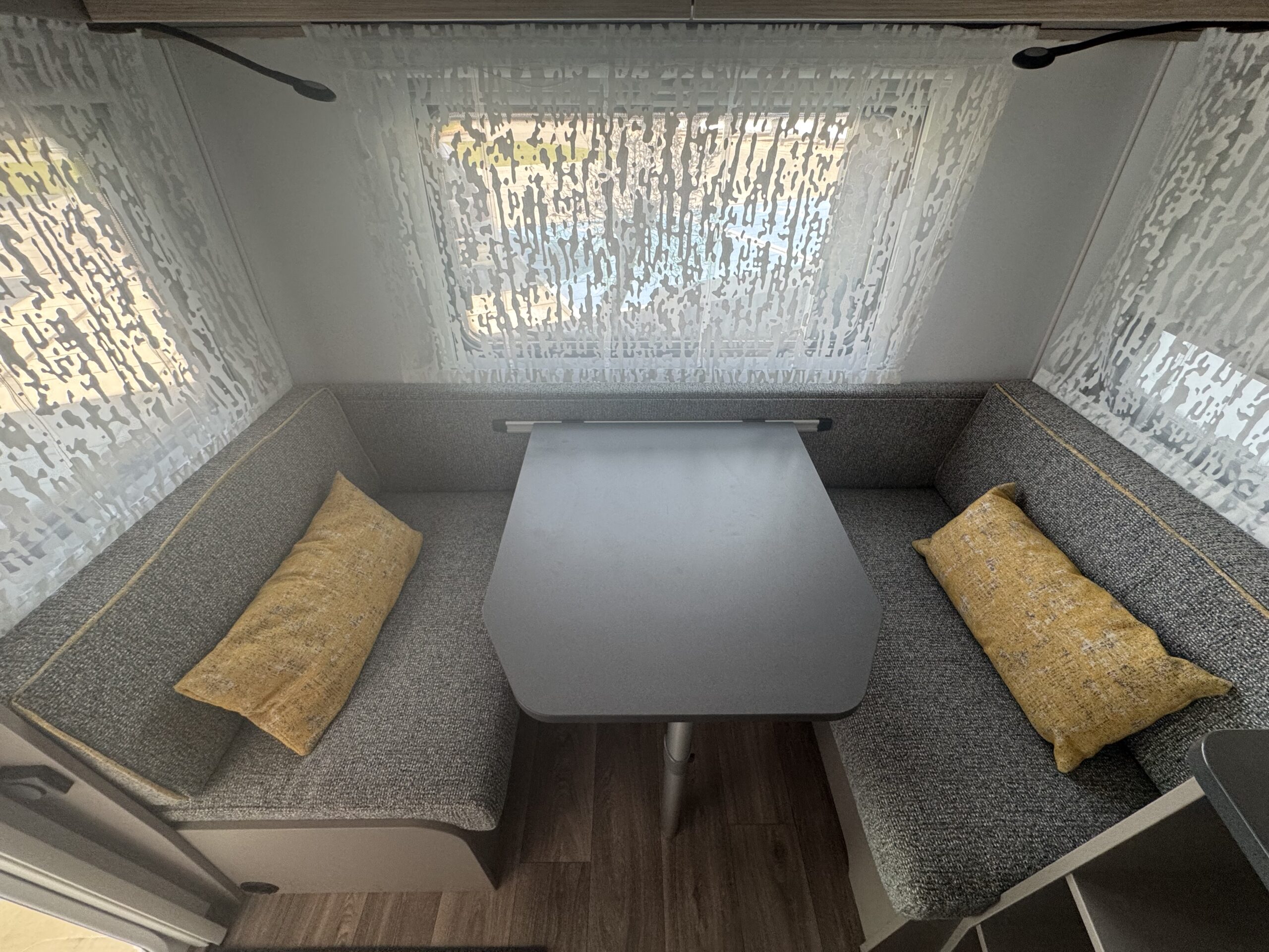 PRZYCZEPA KEMPINGOWA FENDT NEXT 380