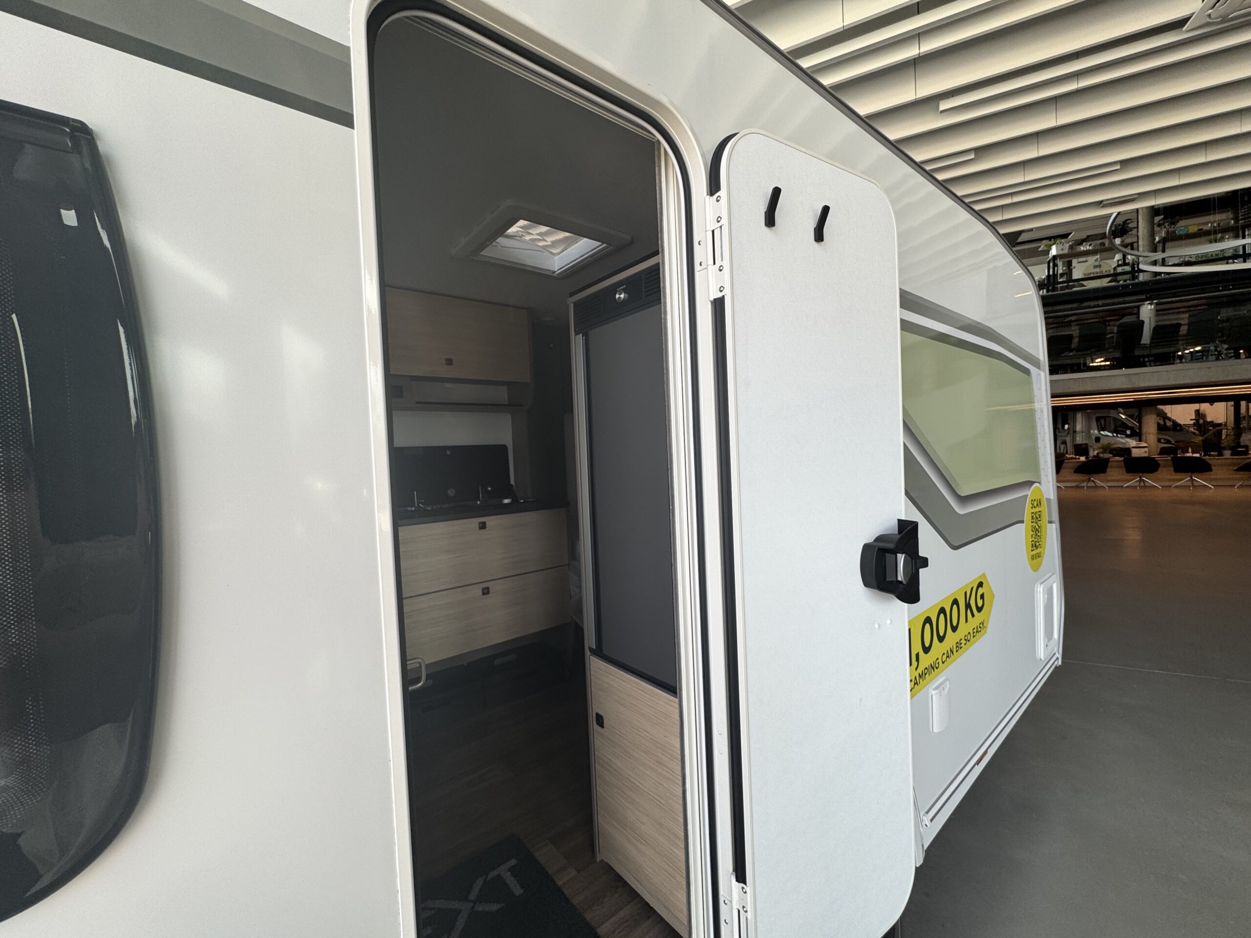 PRZYCZEPA KEMPINGOWA FENDT NEXT 380