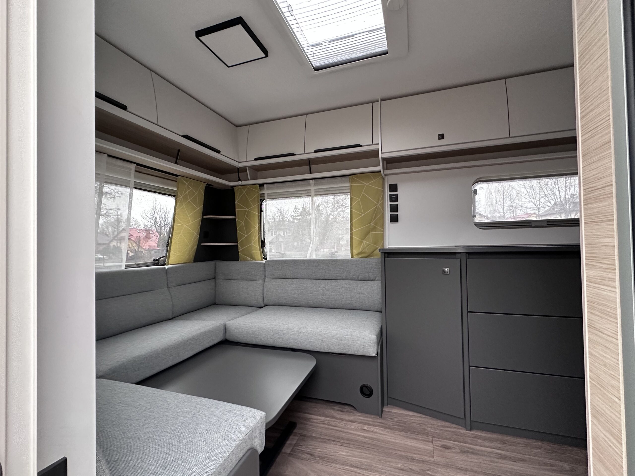 PRZYCZEPA KEMPINGOWA FENDT APERO 495 SFB