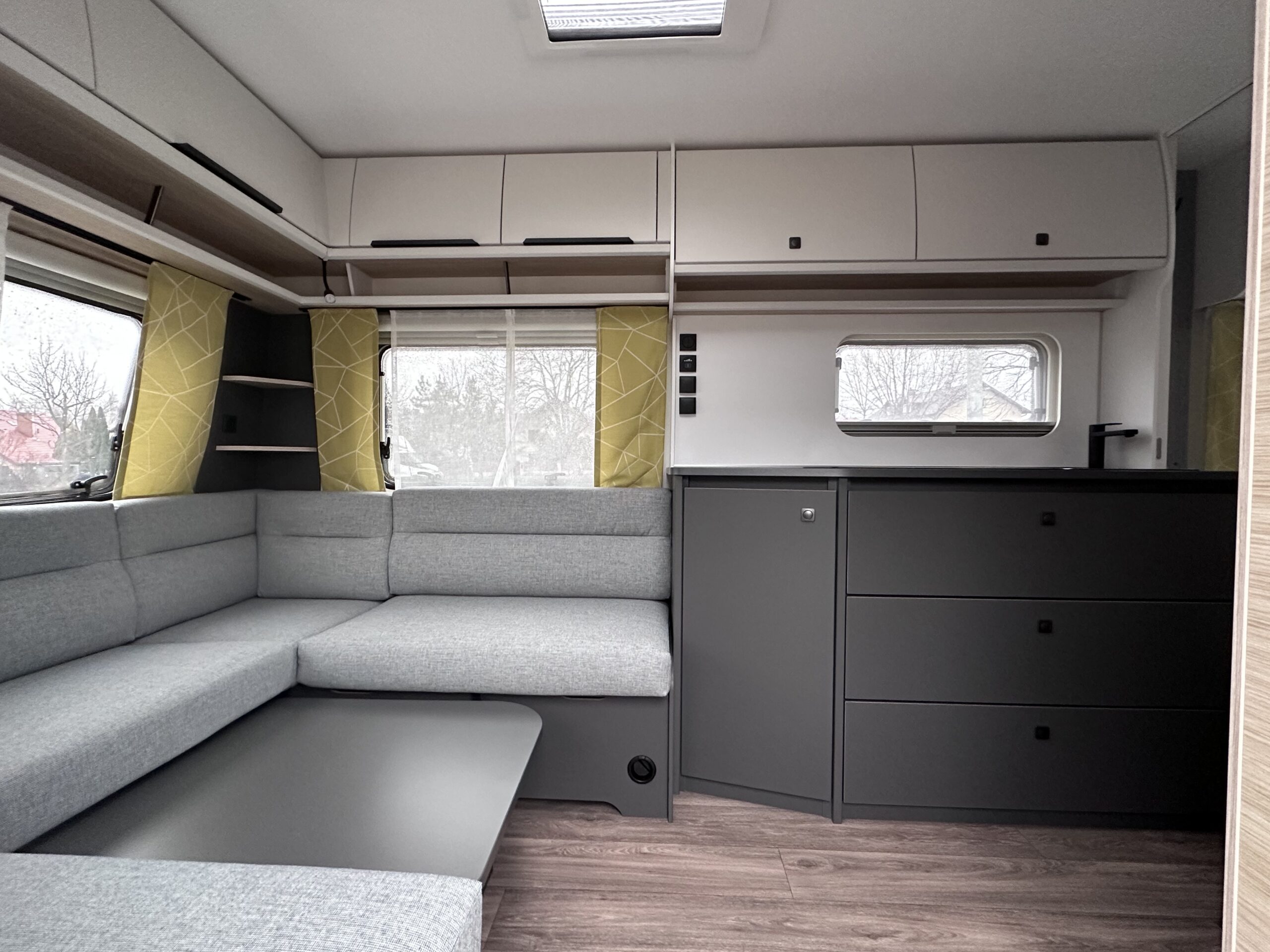 PRZYCZEPA KEMPINGOWA FENDT APERO 495 SFB