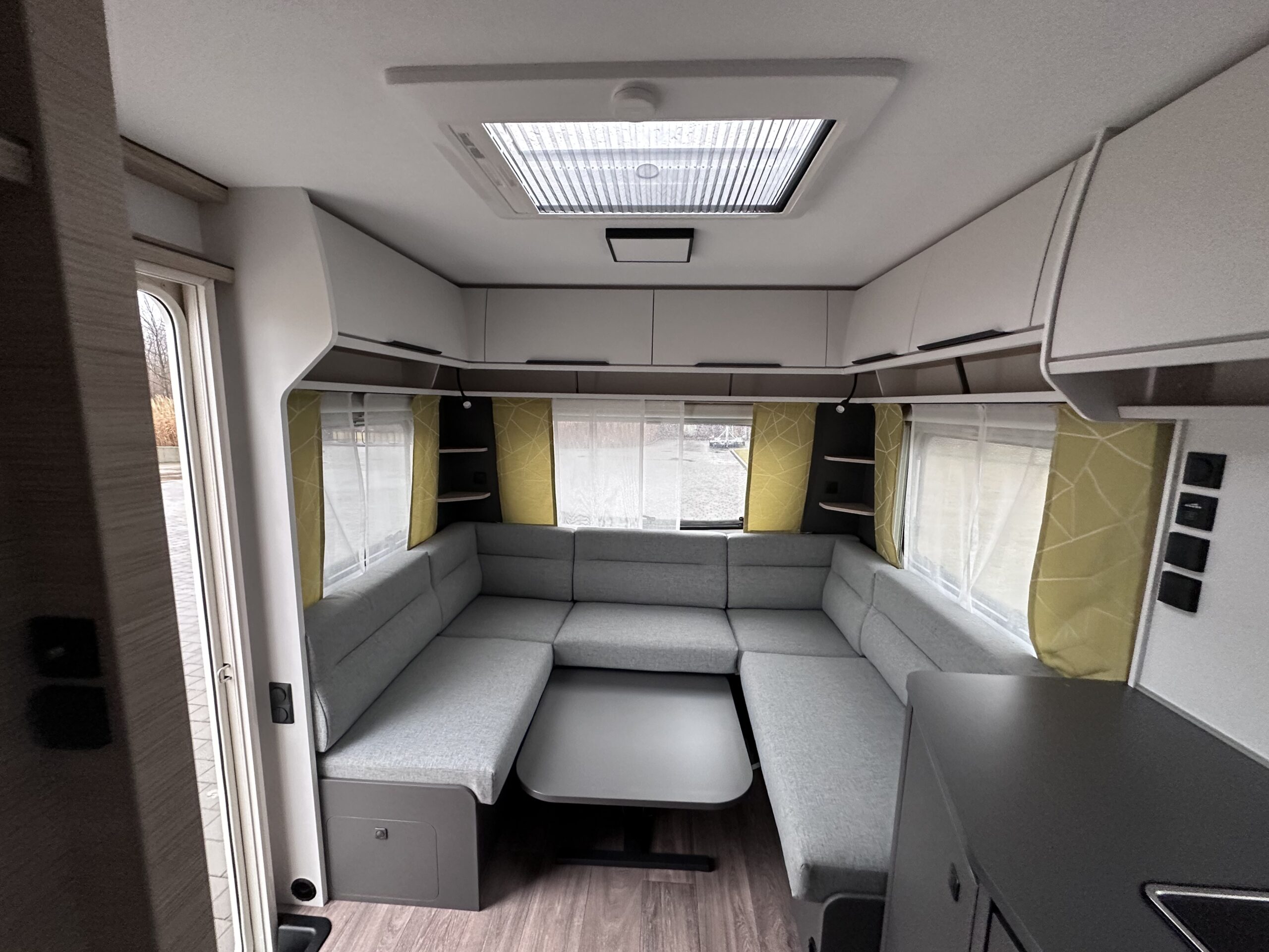 PRZYCZEPA KEMPINGOWA FENDT APERO 495 SFB