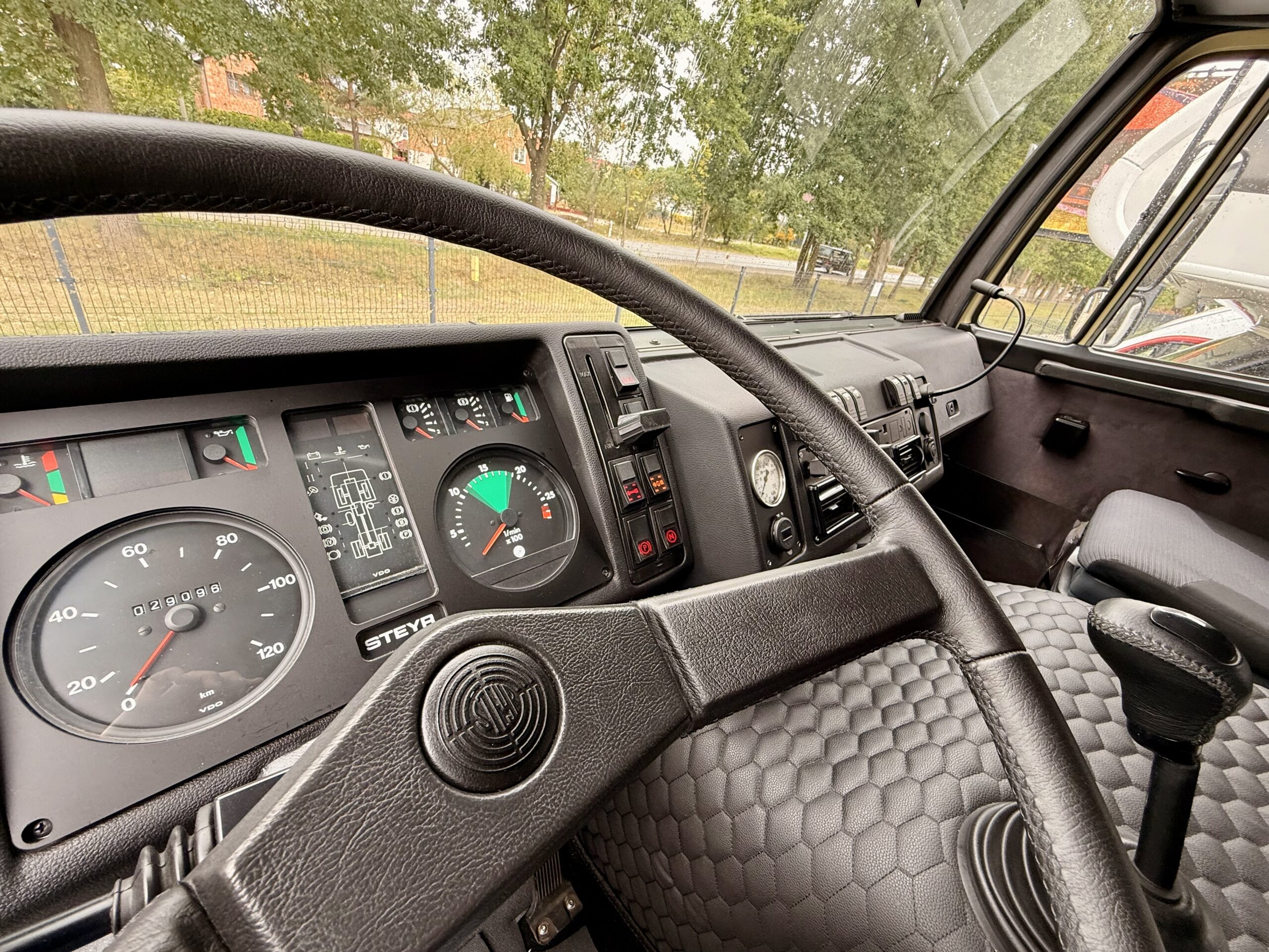 SAMOCHÓD KEMPINGOWY EKSPEDYCYJNY STEYR