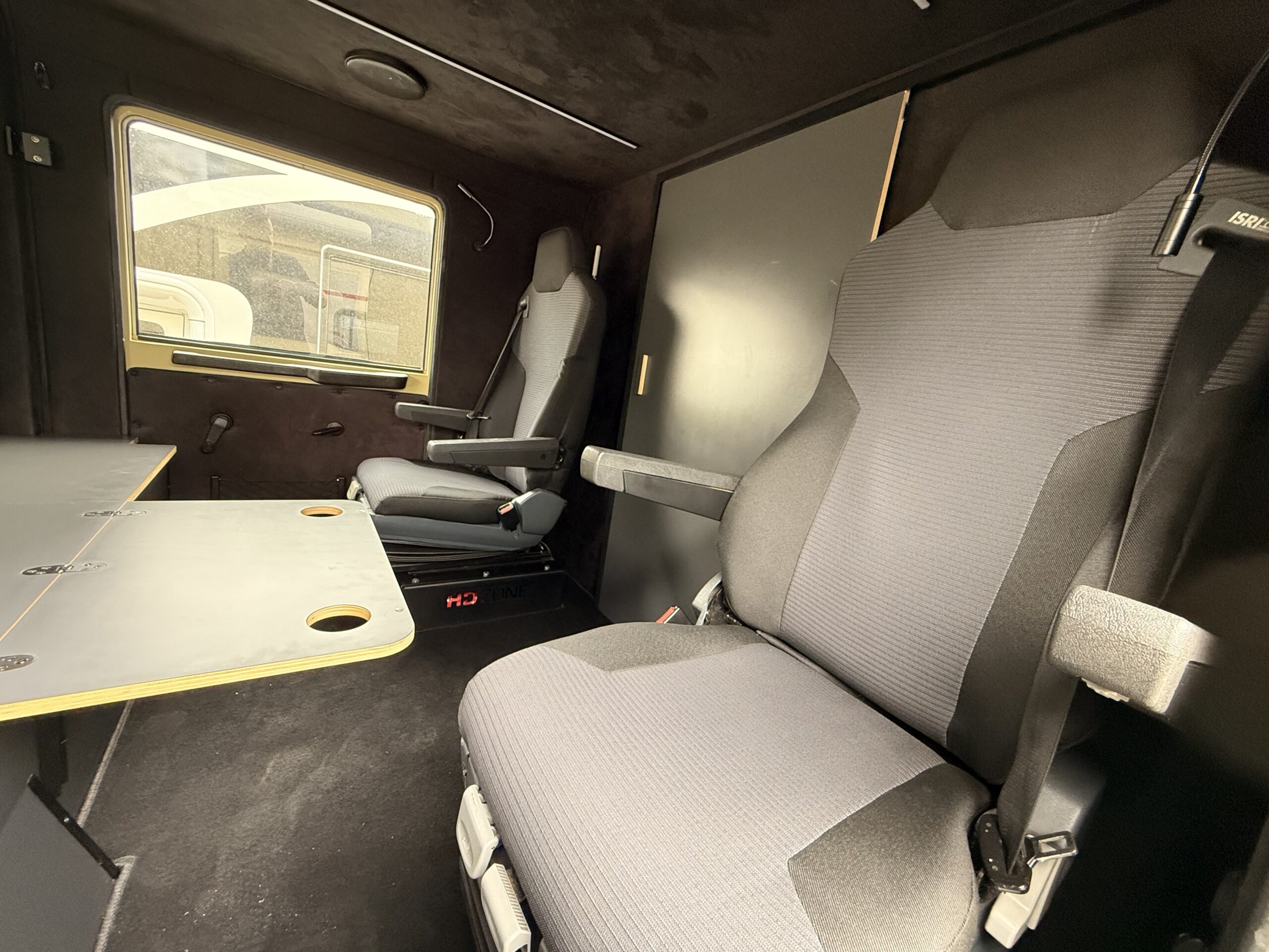 SAMOCHÓD KEMPINGOWY EKSPEDYCYJNY STEYR