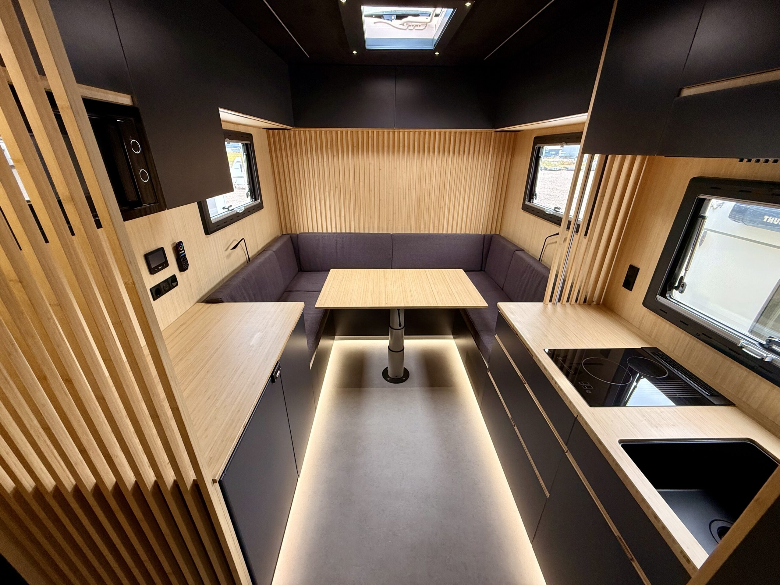 SAMOCHÓD KEMPINGOWY EKSPEDYCYJNY STEYR